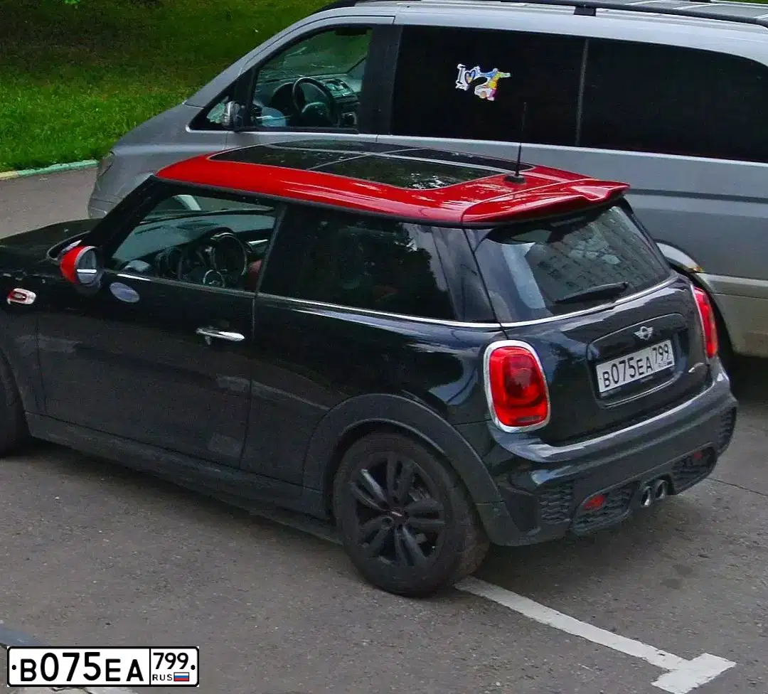 Фото автомобиля MINI МИНИ ДЖОН КУПЕР ВОРКС БЕЗ МОДЕЛИ, 2017 — госномер В075ЕА799. Цвет: ЧЕРНЫЙ