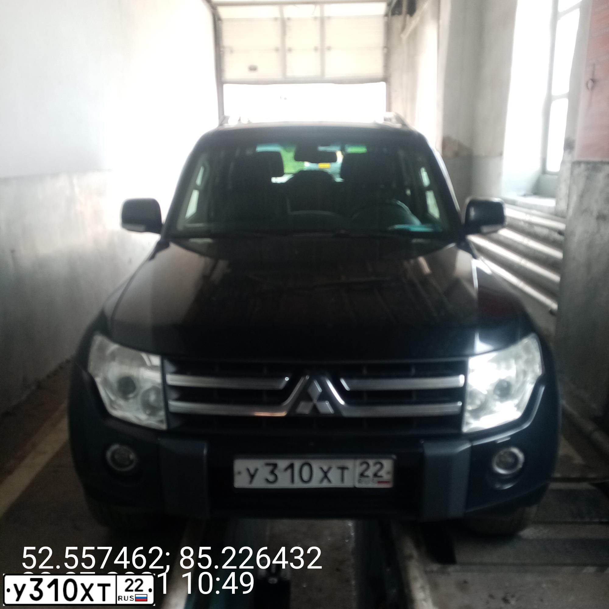 Фото автомобиля MITSUBISHI PAJERO, 2010 — госномер М151КС51. Цвет: ЧЕРНЫЙ