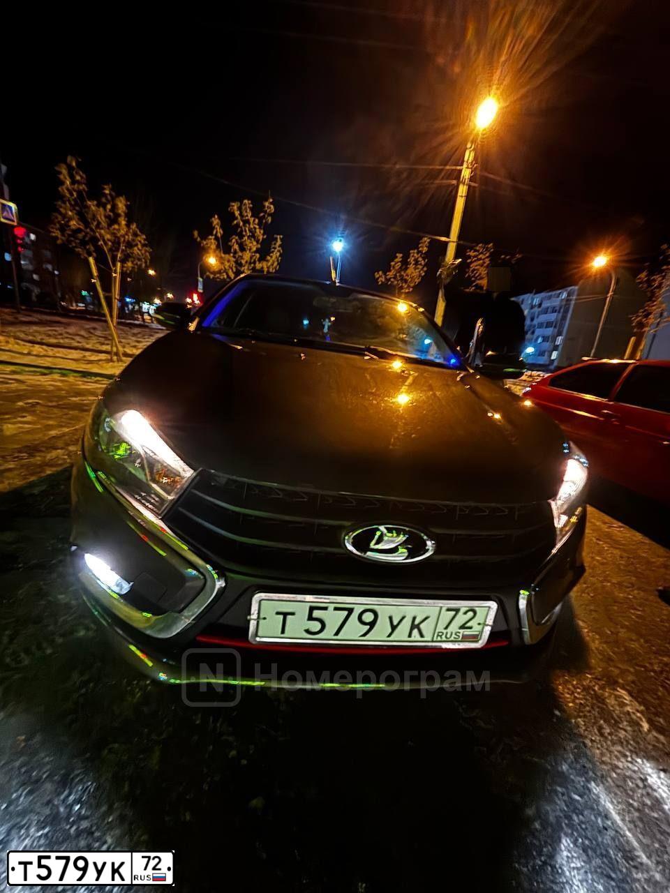 Фото автомобиля LADA VESTA, 2016 — госномер А806МК172. Цвет: Коричневый