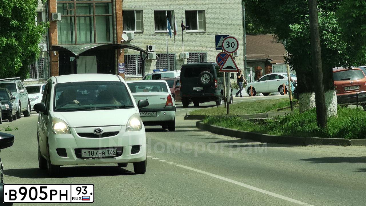 Фото автомобиля LADA 2107, 2005 — госномер О441КЕ193. Цвет: ТЕМНО-ВИШНЕВЫЙ