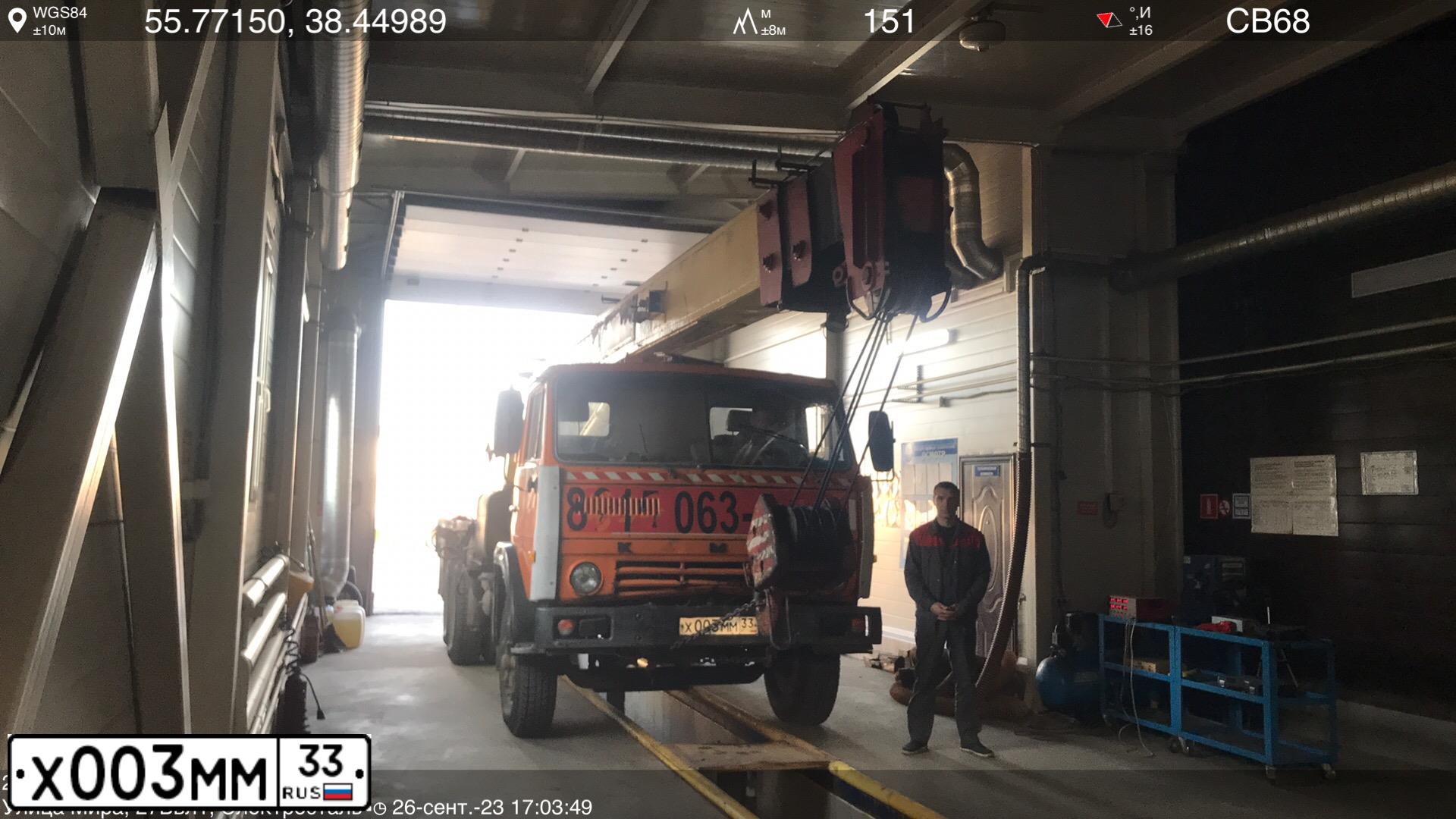 Фото автомобиля KAMAZ Z 53213 6X4, 1991 — госномер М952ВУ33. Цвет: ОРАНЖЕВЫЙ
