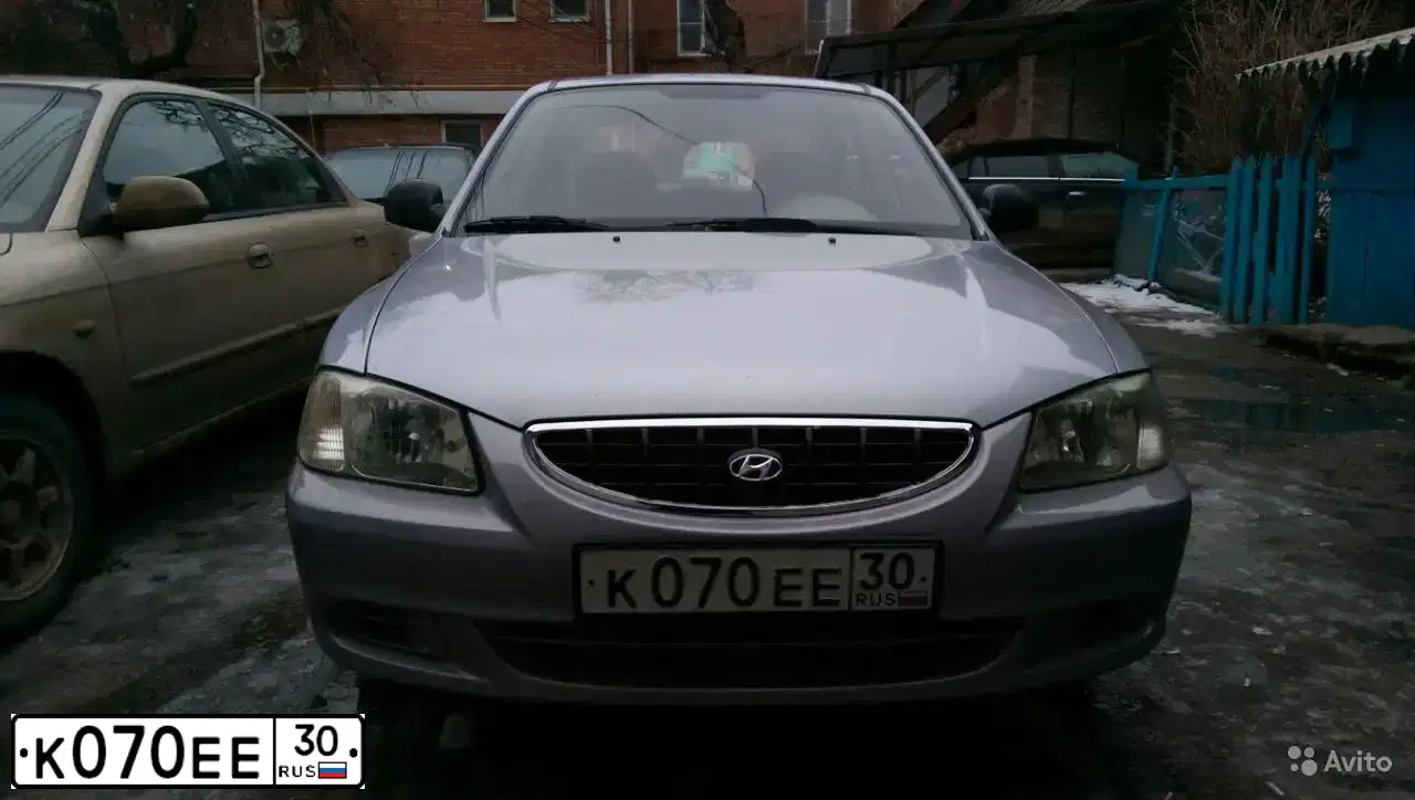Фото автомобиля TAGAZ ACCENT, 2007 — госномер К070ЕЕ30. Цвет: СЕРЕБРИСТЫЙ