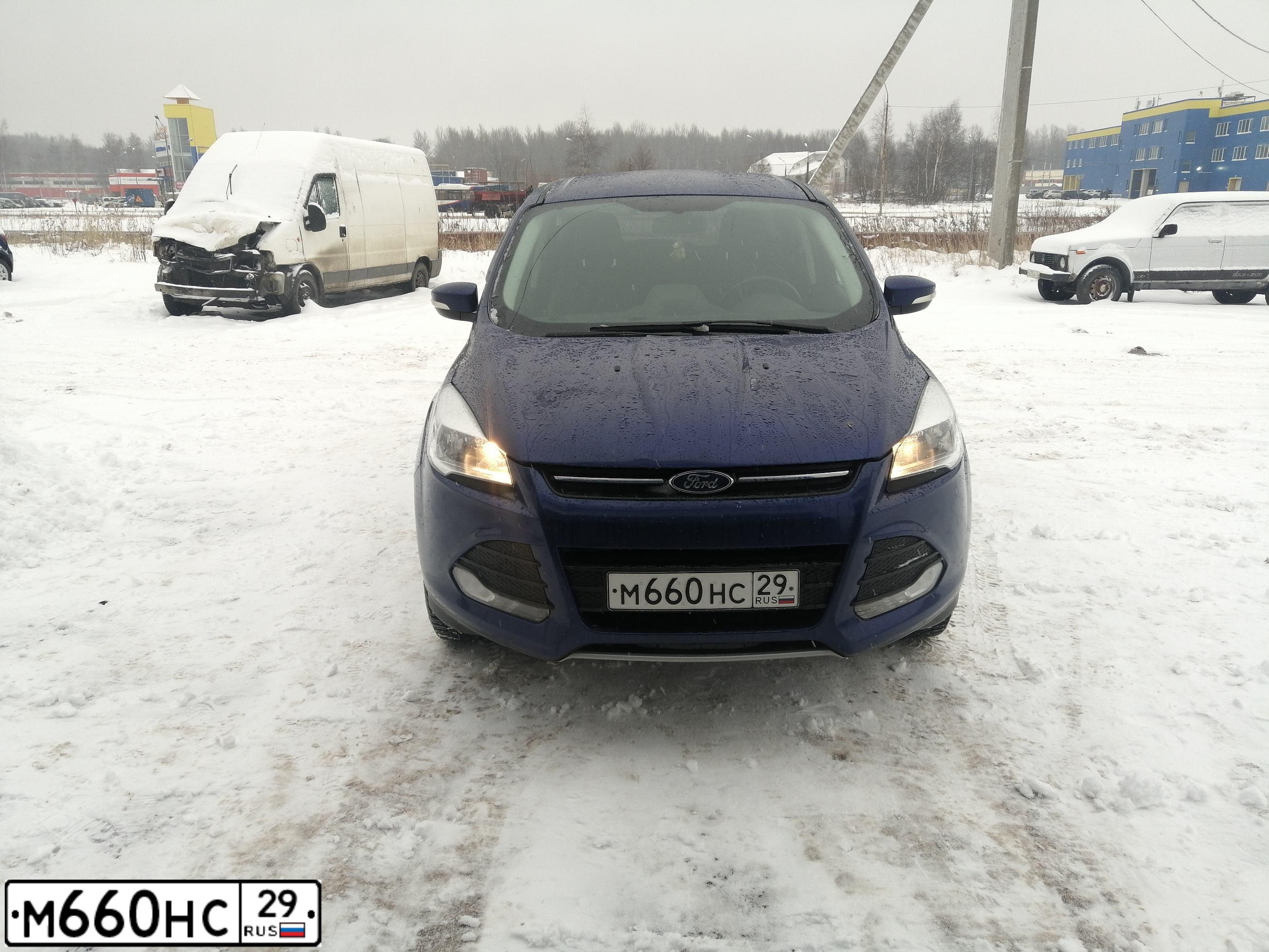 Фото автомобиля FORD KUGA, 2015 — госномер М660НС29. Цвет: СИНИЙ