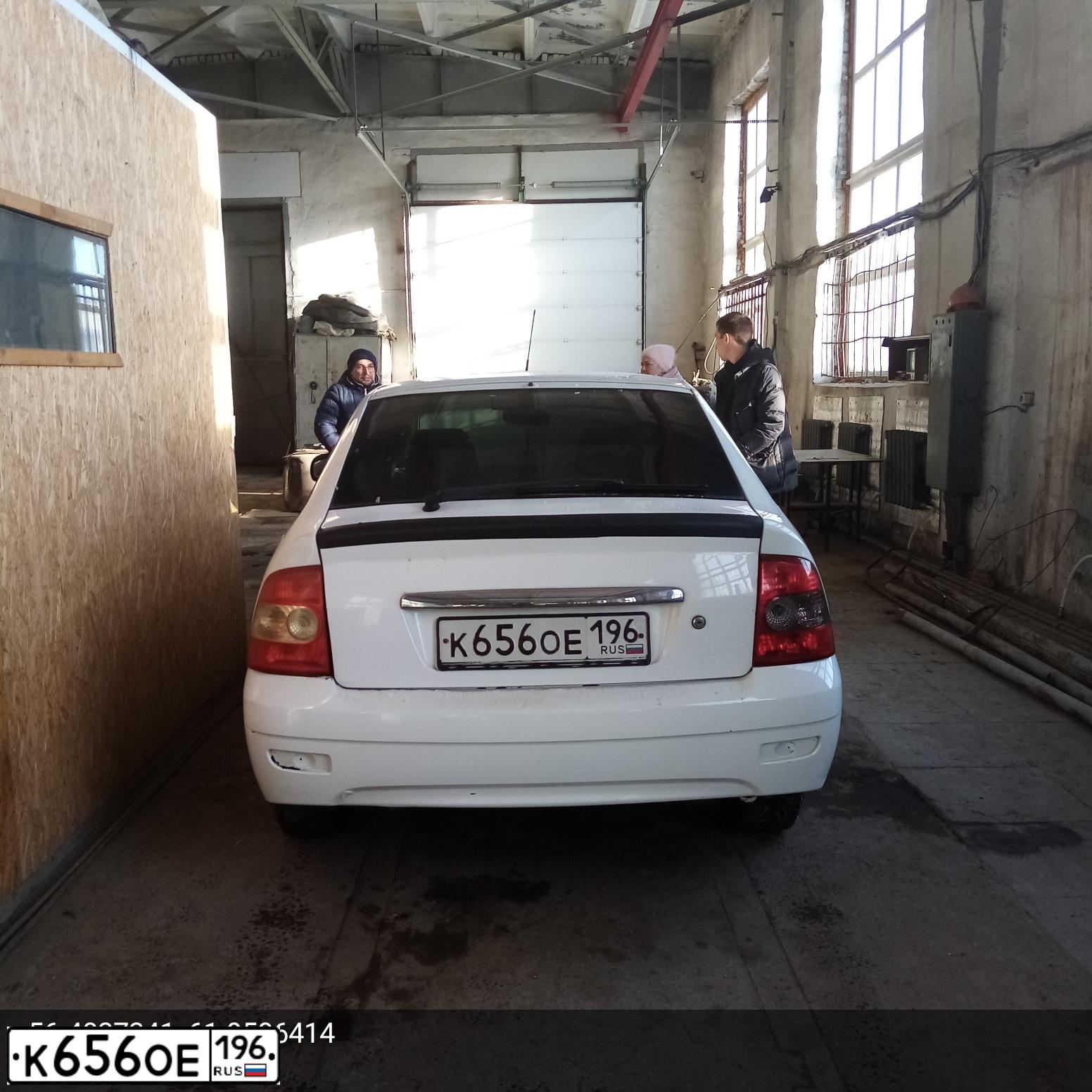 Фото автомобиля LADA 2172 PRIORA, 2012 — госномер К656ОЕ196. Цвет: Белый