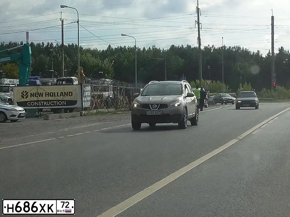 Фото автомобиля NISSAN QASHQAI, 2011 — госномер Н686ХК72. Цвет: СВЕТЛО-КОРИЧНЕВЫЙ