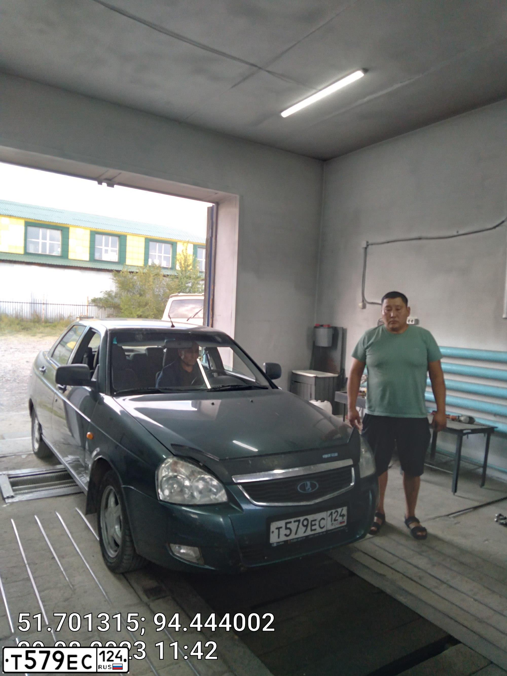 Фото автомобиля LADA PRIORA, 2012 — госномер А327ВР17
