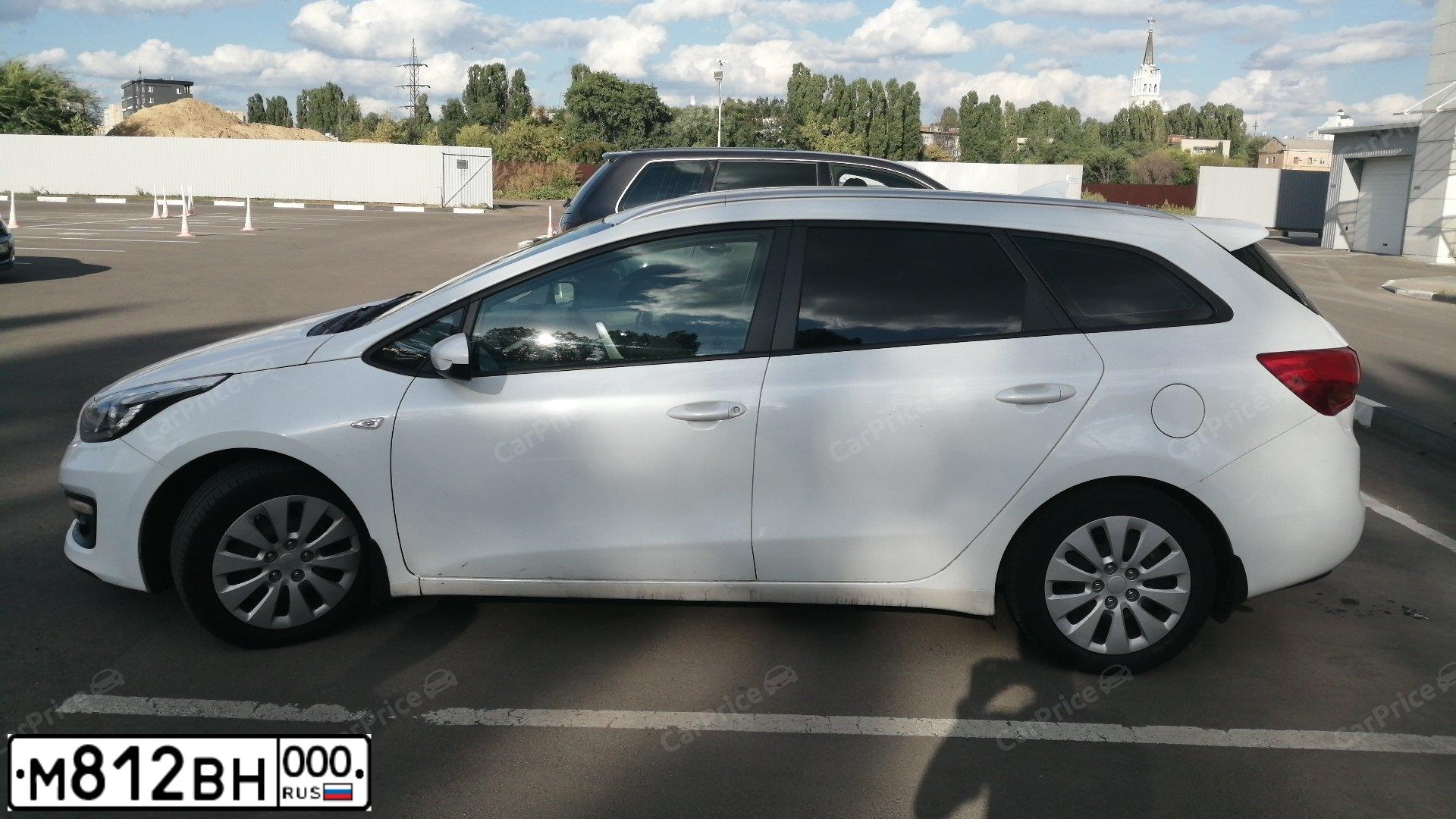 Фото автомобиля KIA CEE'D, 2017 — госномер М322ЕВ136. Цвет: Белый