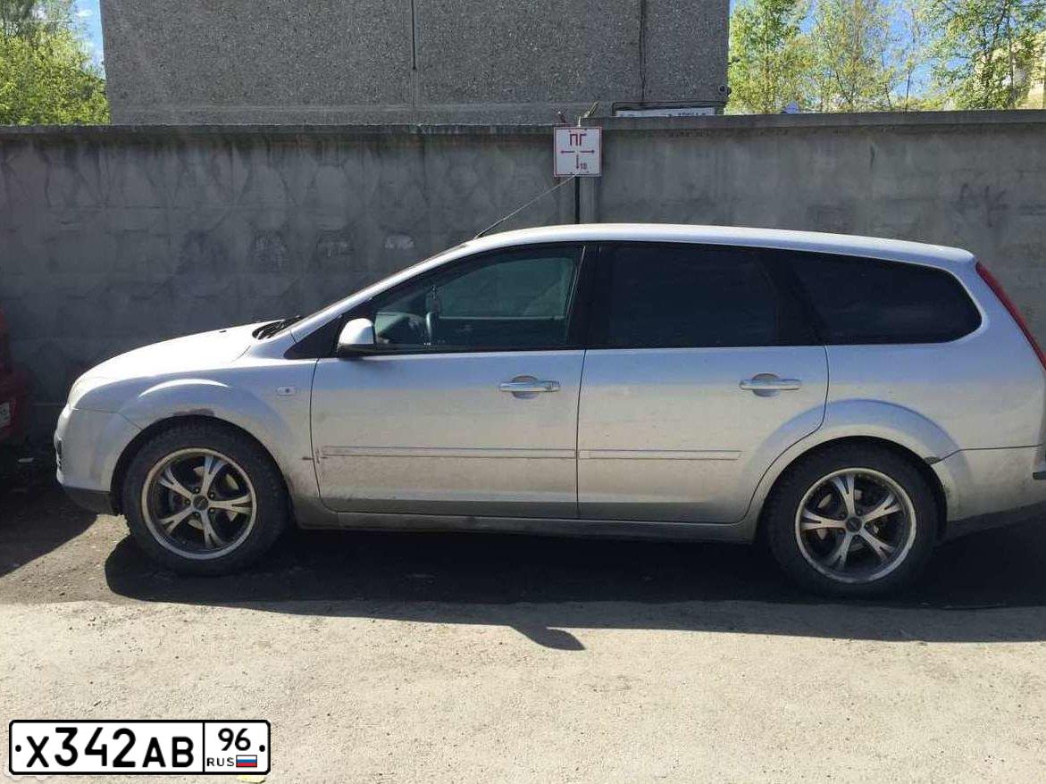 Фото автомобиля FORD FOCUS, 2007 — госномер М777РУ159. Цвет: СВЕТЛО-СЕРЫЙ