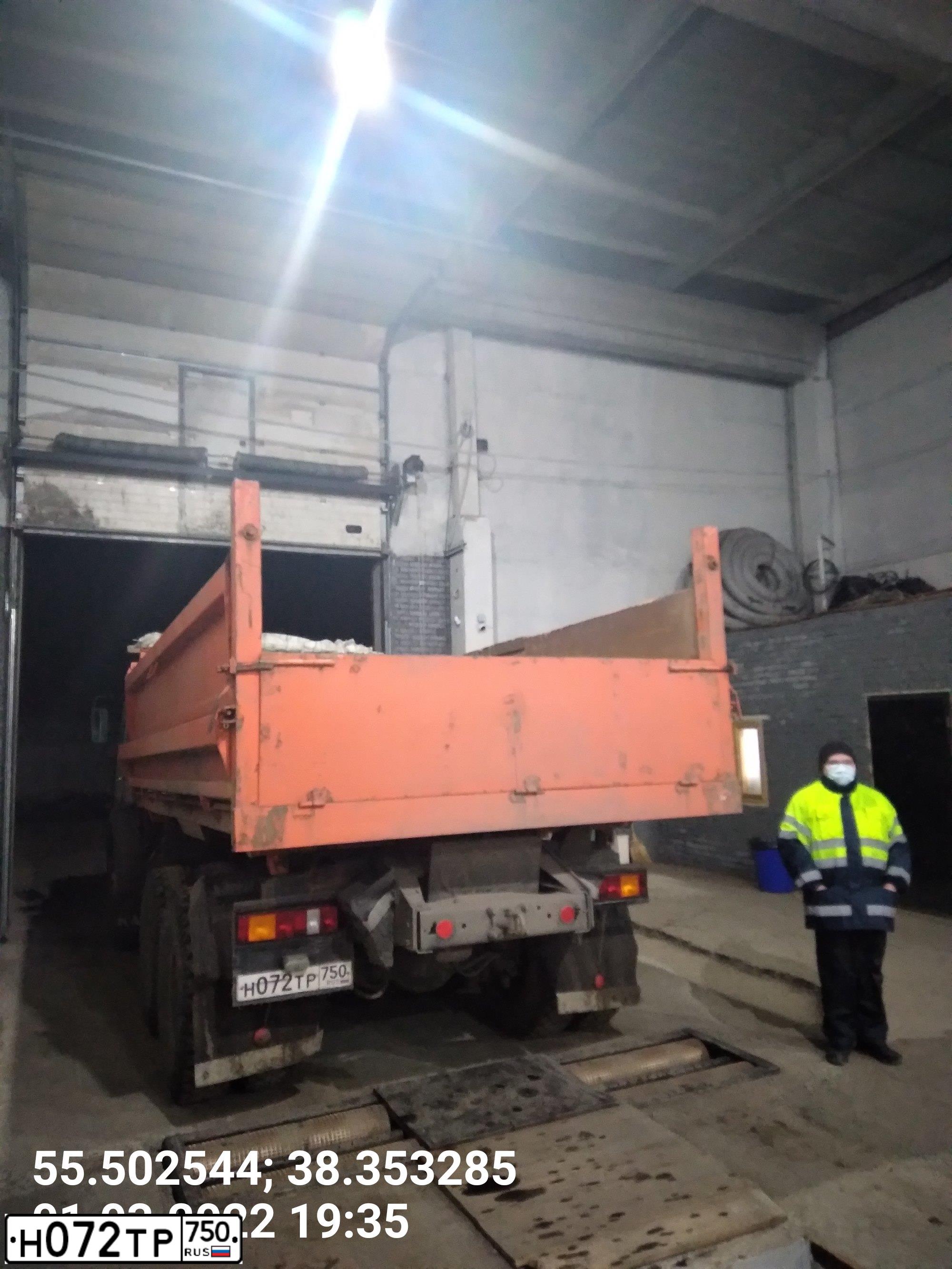 Фото автомобиля KAMAZ 53229 /6X4/, 2001 — госномер Н072ТР750. Цвет: СВЕТЛО-СЕРЫЙ