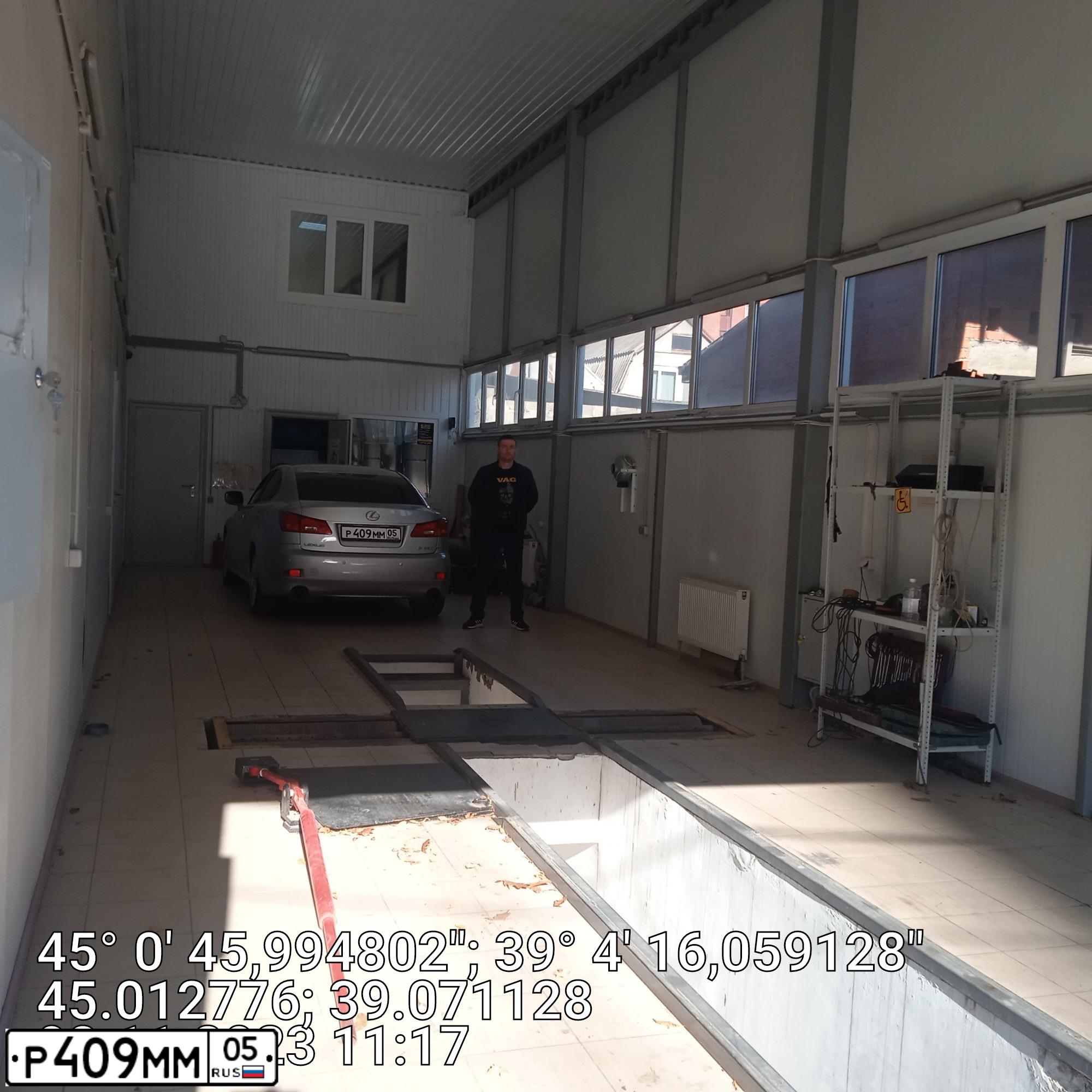Фото автомобиля LEXUS IS, 2007 — госномер Е009ТН152. Цвет: СЕРЕБРИСТЫЙ
