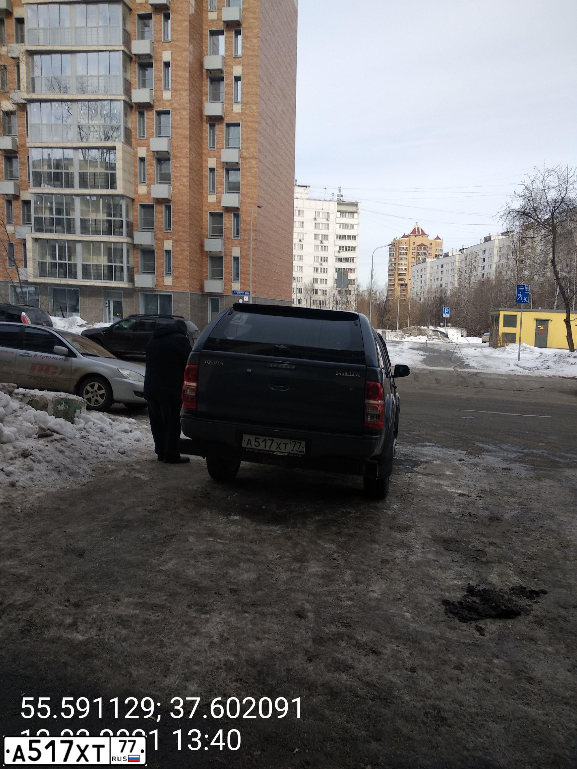 Фото автомобиля TOYOTA HILUX, 2013 — госномер Е224УН69. Цвет: СЕРЫЙ ТЕМНЫЙ