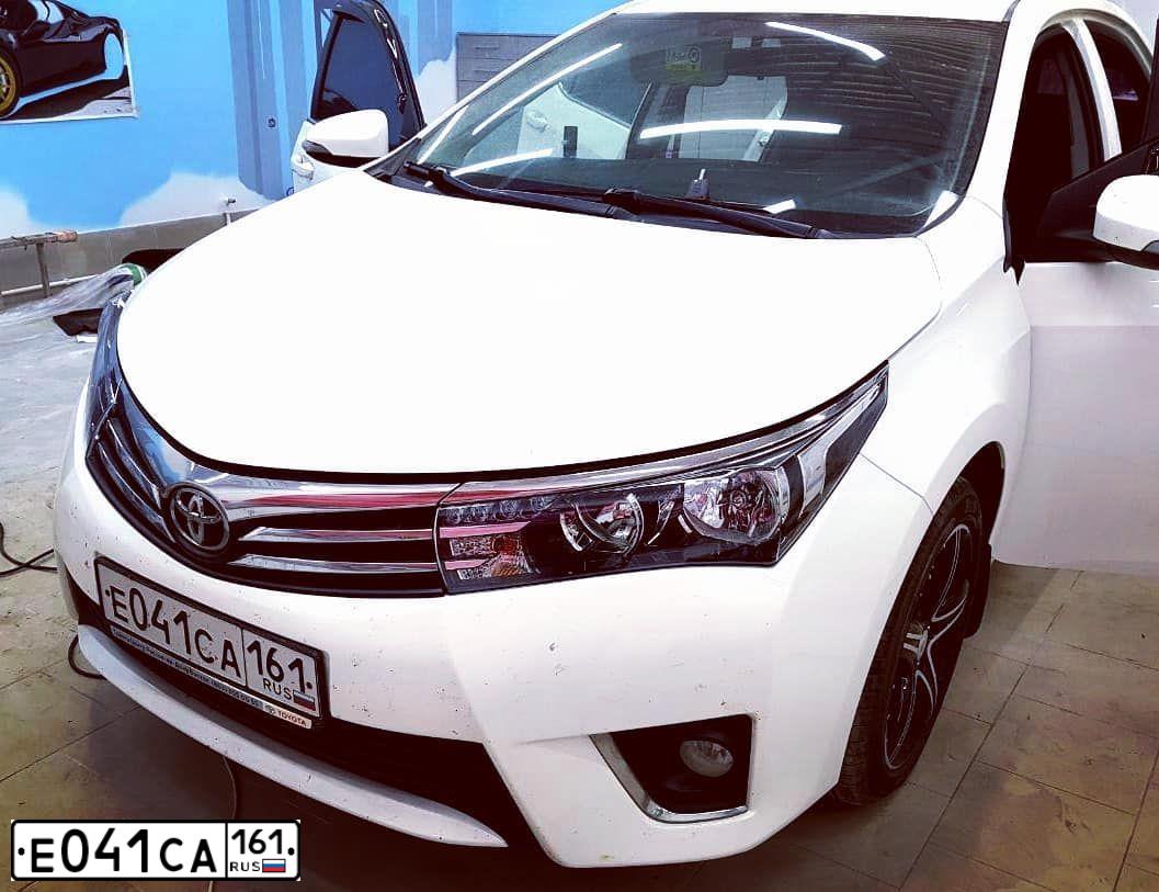 Фото автомобиля TOYOTA COROLLA, 2014 — госномер Е041СА161. Цвет: Белый