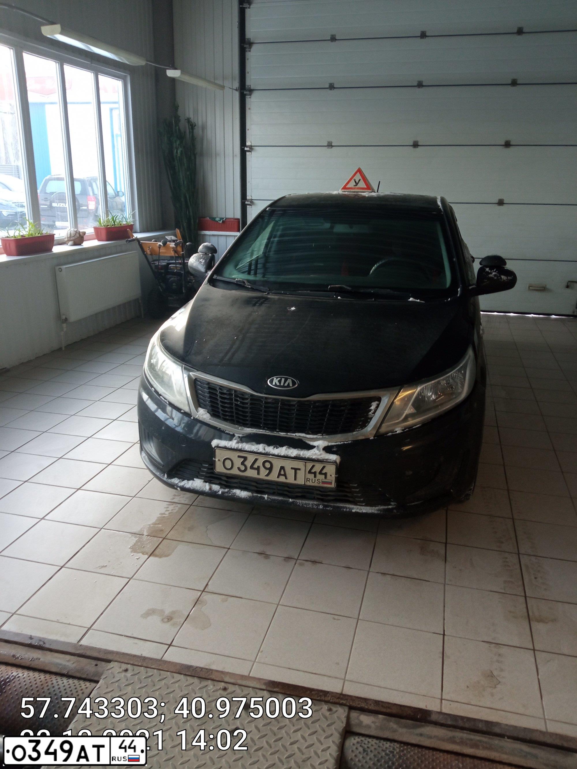 Фото автомобиля KIA RIO, 2013 — госномер О349АТ44. Цвет: ЧЕРНЫЙ