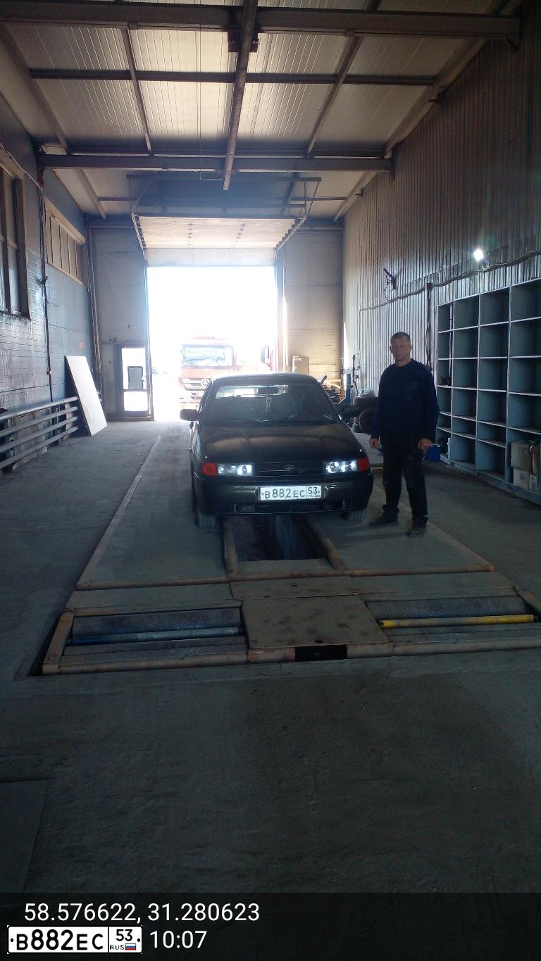 Фото автомобиля LADA 2112, 2006 — госномер М074АТ53. Цвет: ЗОЛОТИСТЫЙ ТЕМНО-ЗЕЛЕНЫЙ