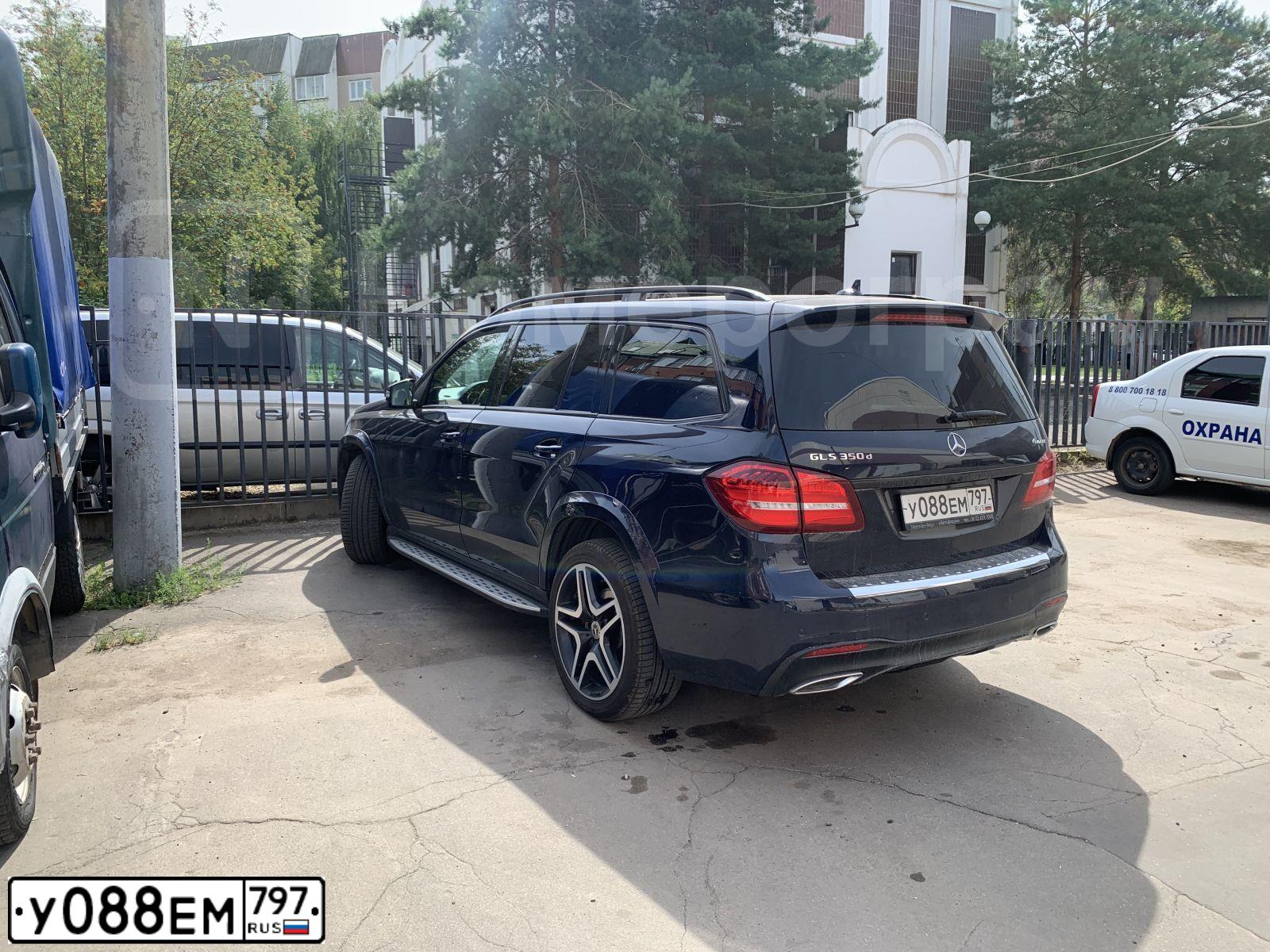 Фото автомобиля MERCEDES GL-KLASSE, 2017 — госномер Т095ЕР977. Цвет: синий