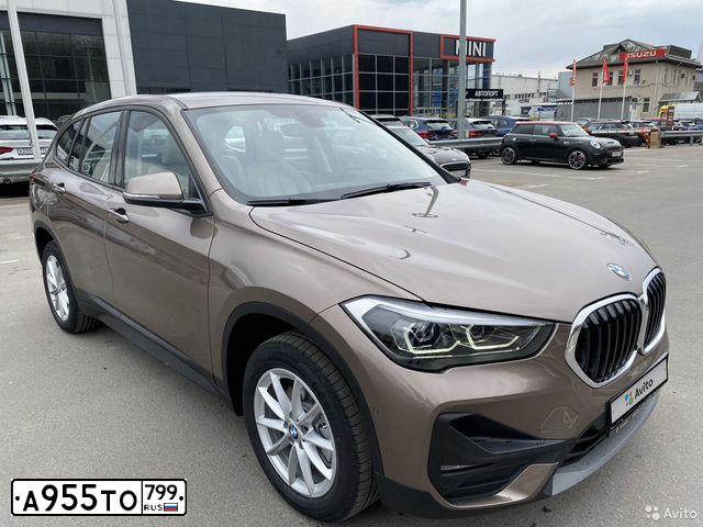Фото автомобиля BMW X1, 2020 — госномер А955ТО799. Цвет: БЕЖЕВЫЙ