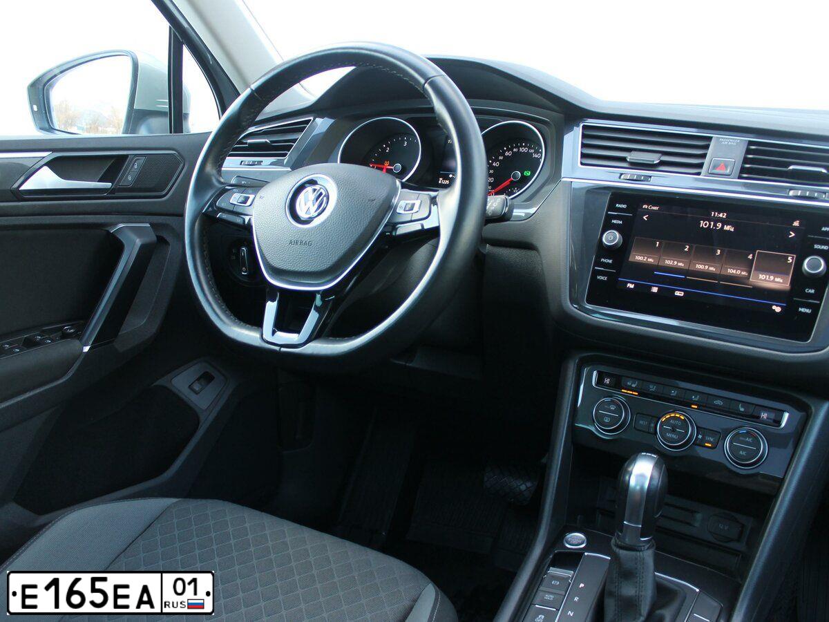 Фото автомобиля VOLKSWAGEN TIGUAN, 2017 — госномер С561МУ193. Цвет: СЕРЕБРИСТЫЙ