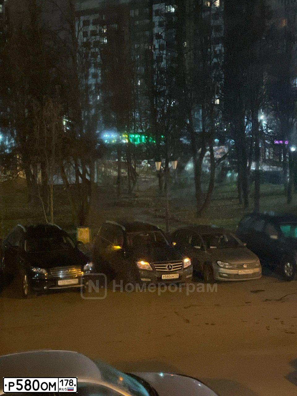 Фото автомобиля SKODA OCTAVIA, 2013 — госномер Р580МВ178. Цвет: БЕЛЫЙ
