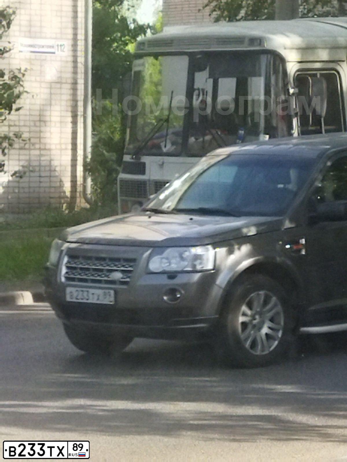 Фото автомобиля LANDROVER FREELANDER, 2007 — госномер В233ТХ89. Цвет: ТЕМНО-СЕРЫЙ