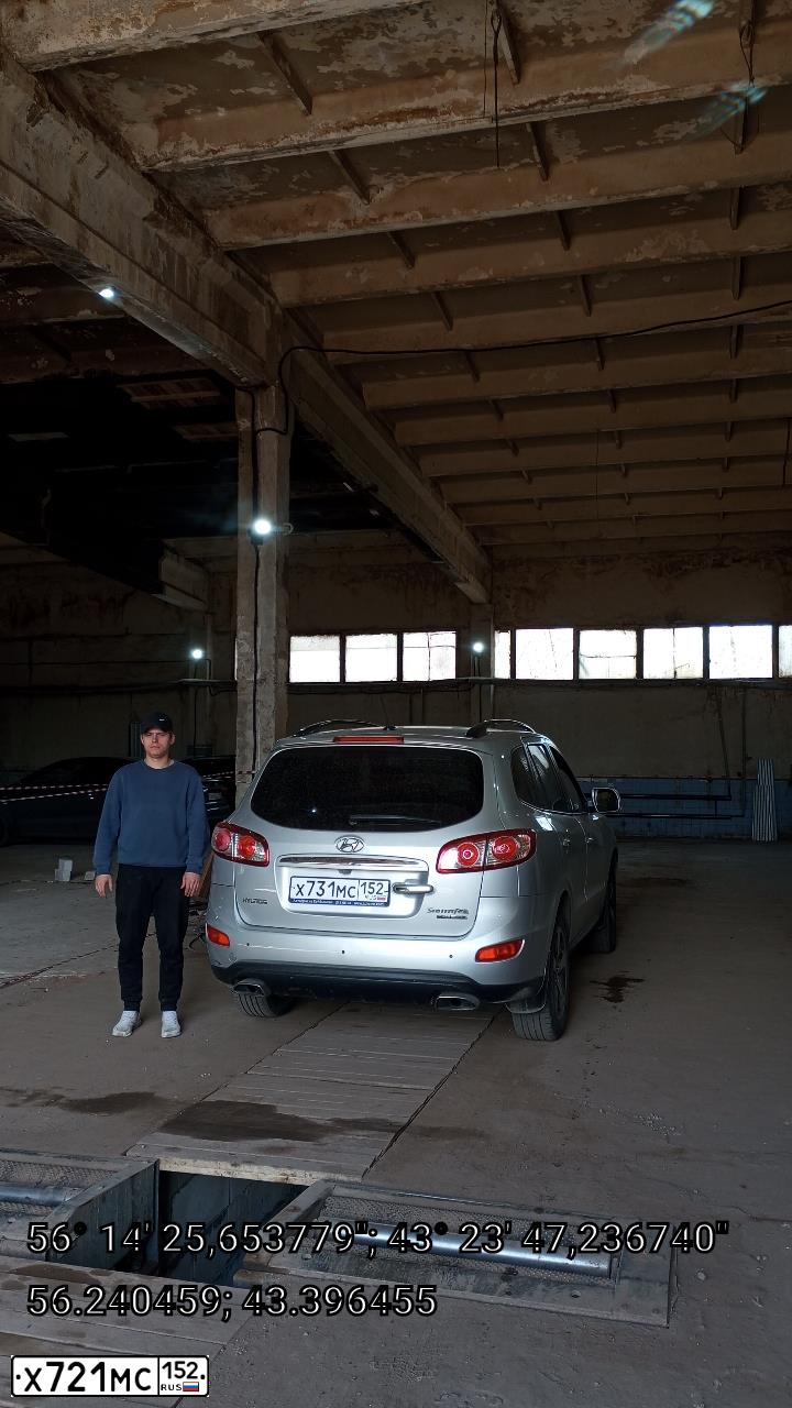 Фото автомобиля HYUNDAI SANTA FE, 2011 — госномер М444АТ152. Цвет: СВЕТЛО-СЕРЫЙ