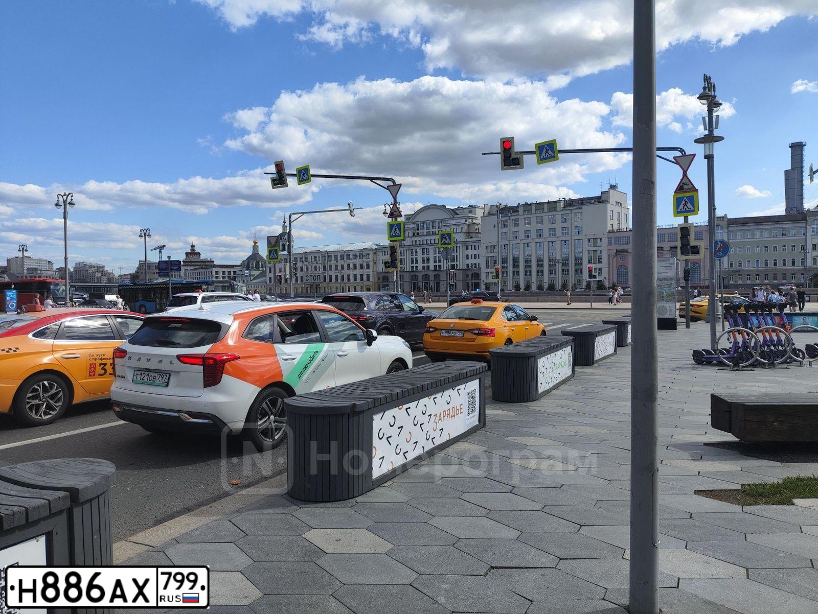 Фото автомобиля SKODA SUPERB, 2016 — госномер Н886АХ799. Цвет: БЕЛЫЙ