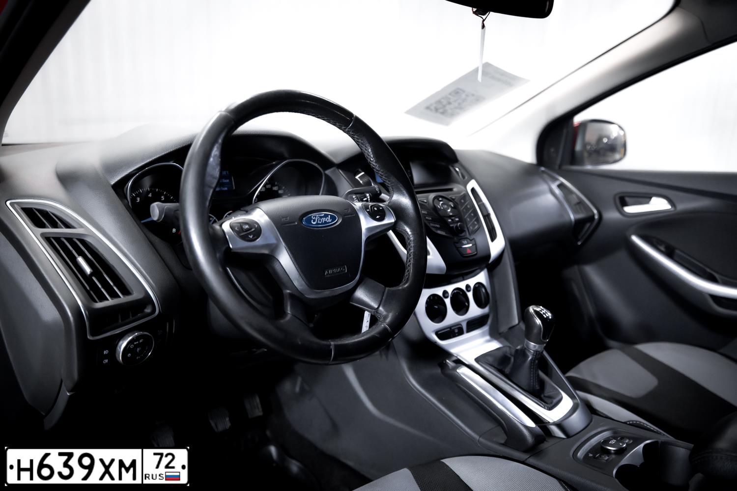 Фото автомобиля FORD FOCUS, 2011 — госномер Н396ХМ72. Цвет: Красный