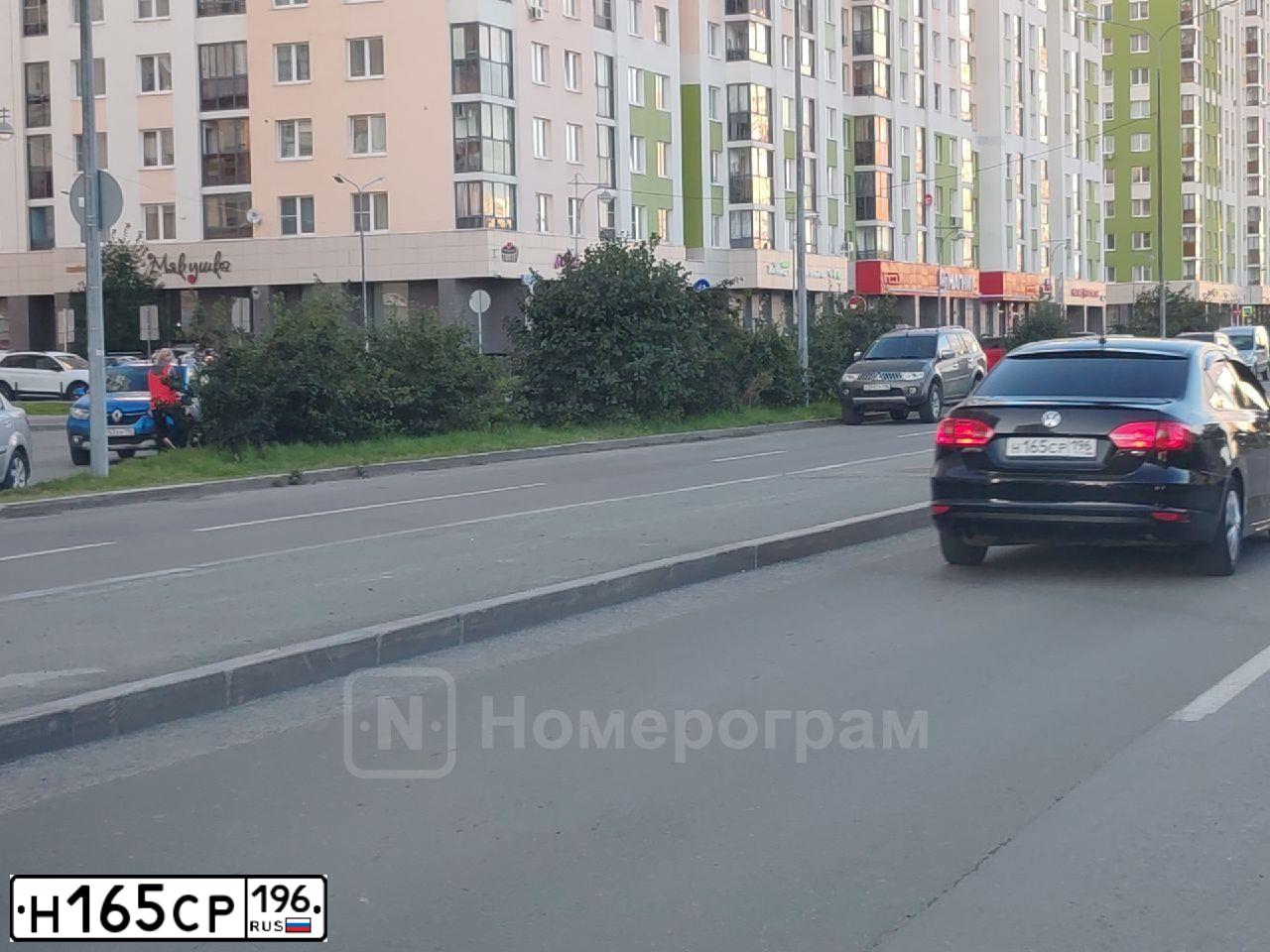 Фото автомобиля VOLKSWAGEN JETTA, 2013 — госномер Н165СР196. Цвет: ЧЕРНЫЙ