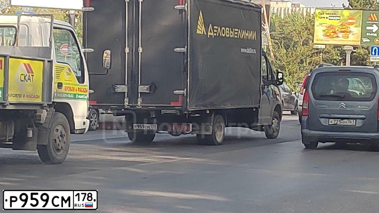Фото автомобиля RENAULT DUSTER, 2013 — госномер Р959СМ178. Цвет: синий