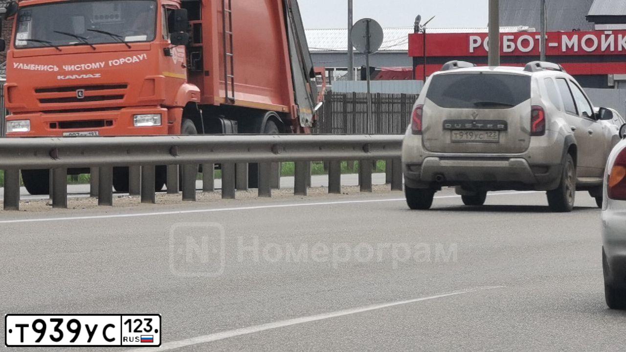 Фото автомобиля ЛЕКСУС NX200, 2015 — госномер Е303ВК323. Цвет: Белый