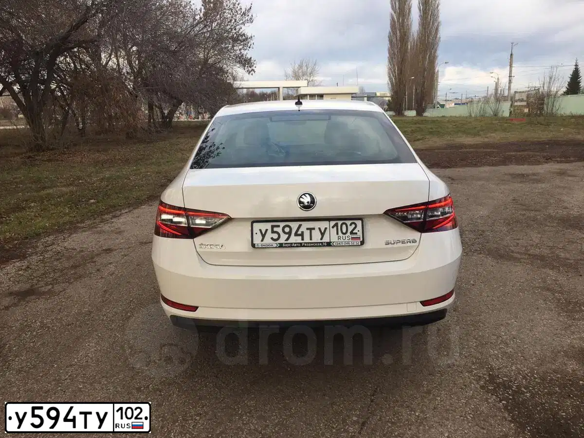 Фото автомобиля SKODA SUPERB, 2017 — госномер У594ТУ102. Цвет: БЕЛЫЙ