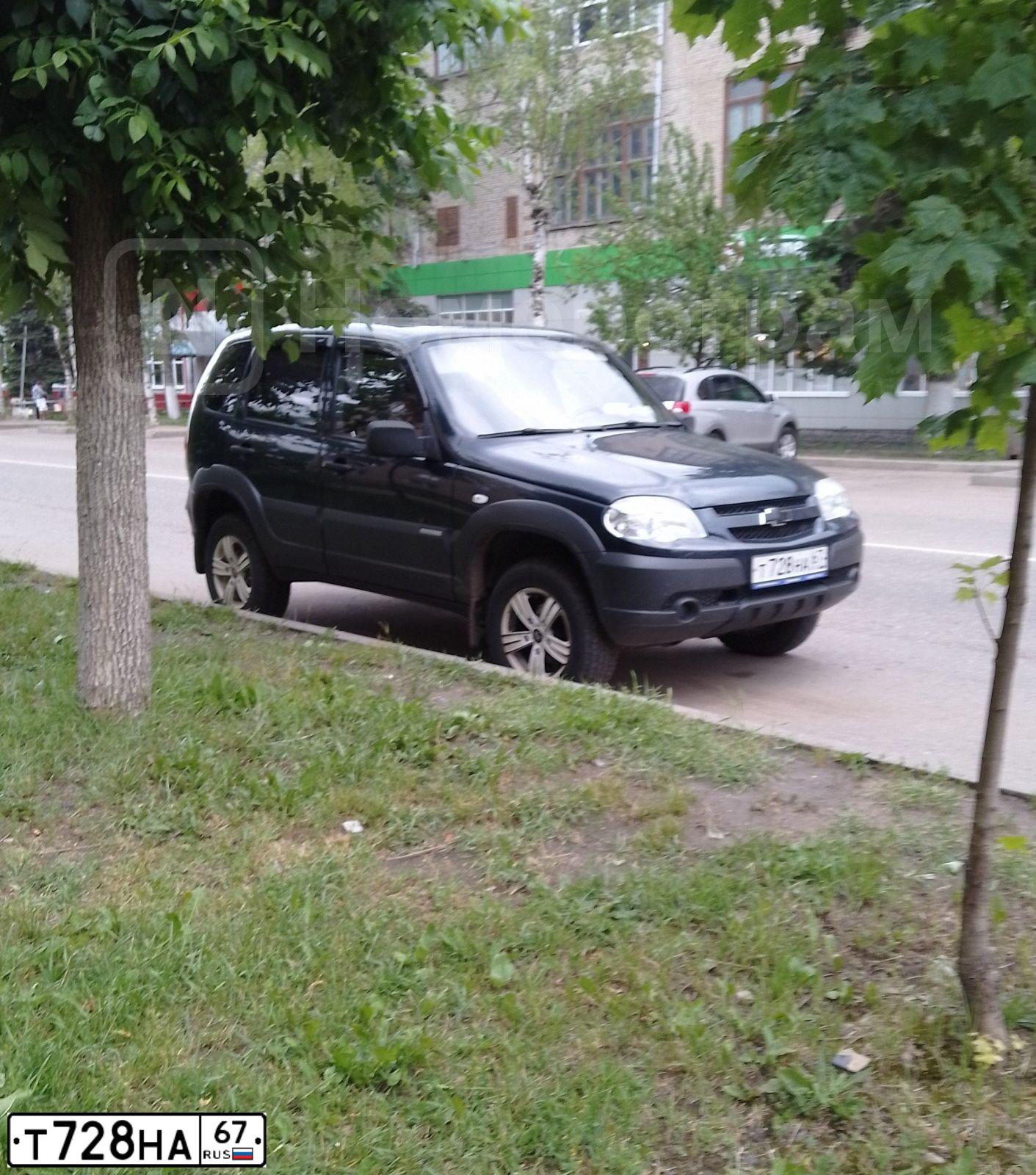 Фото автомобиля CHEVROLET NIVA, 2011 — госномер Т728НА67. Цвет: СИНИЙ-МЕТАЛЛИК