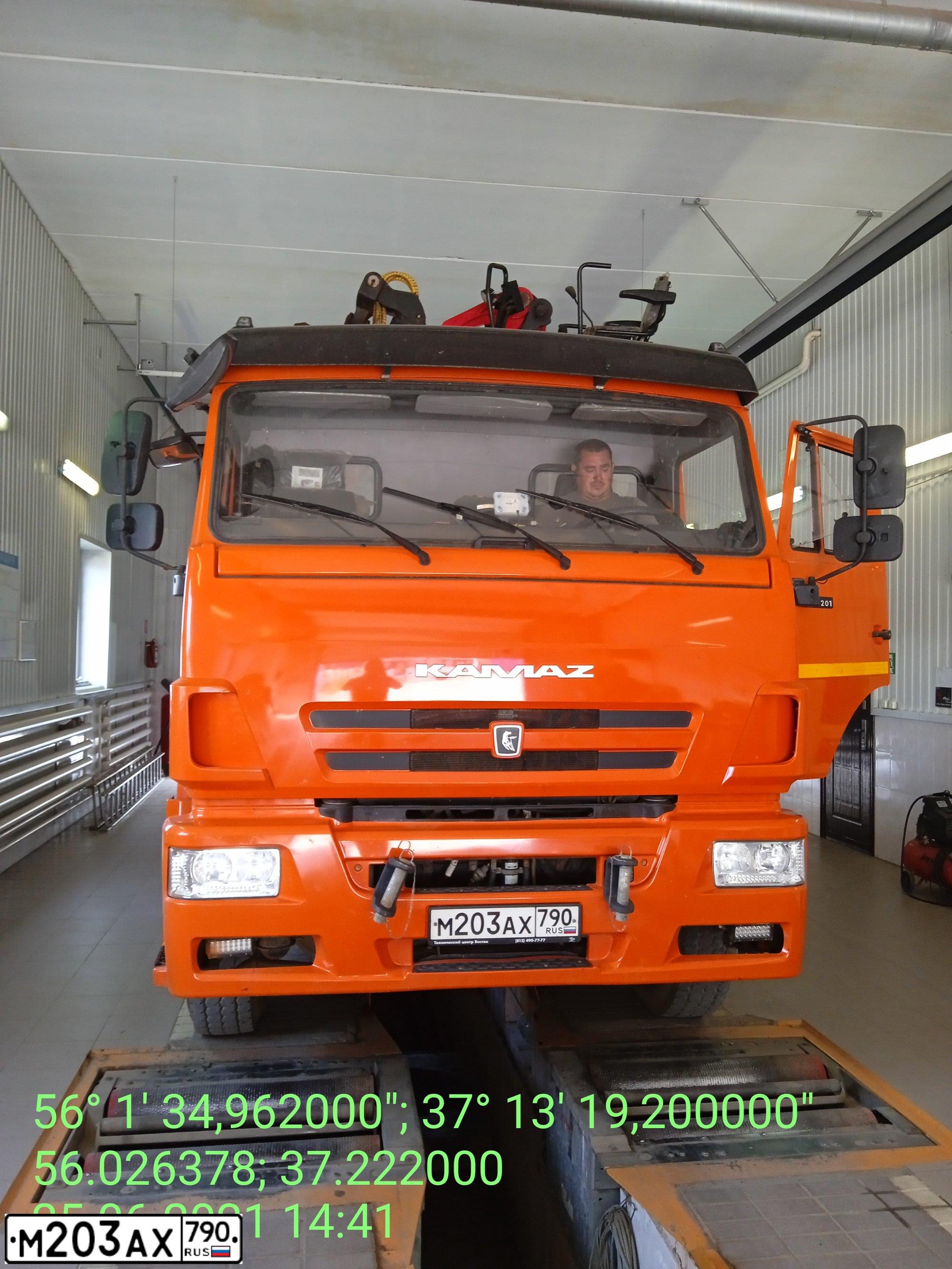 Фото автомобиля KAMAZ 6520 /6X4/, 2020 — госномер М203АХ790. Цвет: ОРАНЖЕВЫЙ RAL 2009