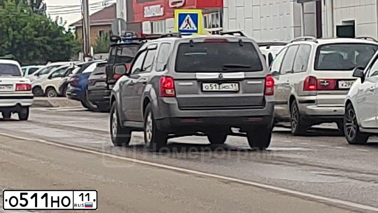 Фото автомобиля CHEVROLET NIVA, 2012 — госномер Е499ВУ11. Цвет: Черно-синий металлик