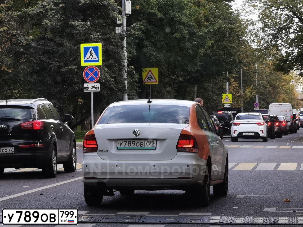 Фото автомобиля VOLKSWAGEN POLO, 2019 — госномер У789ОВ799. Цвет: Белый