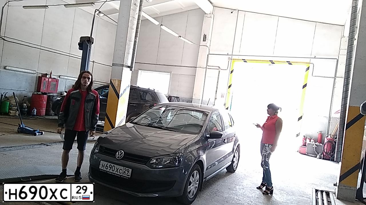 Фото автомобиля VOLKSWAGEN POLO, 2010 — госномер Е512КН147. Цвет: ТЕМНО-СЕРЫЙ