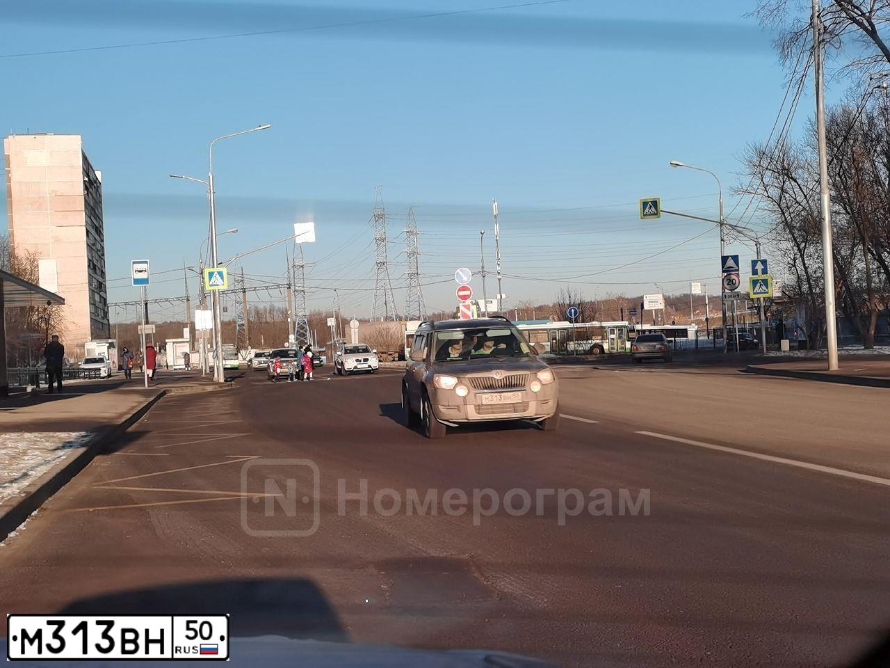 Фото автомобиля CHEVROLET AVEO, 2013 — госномер Р903ВА790. Цвет: Белый
