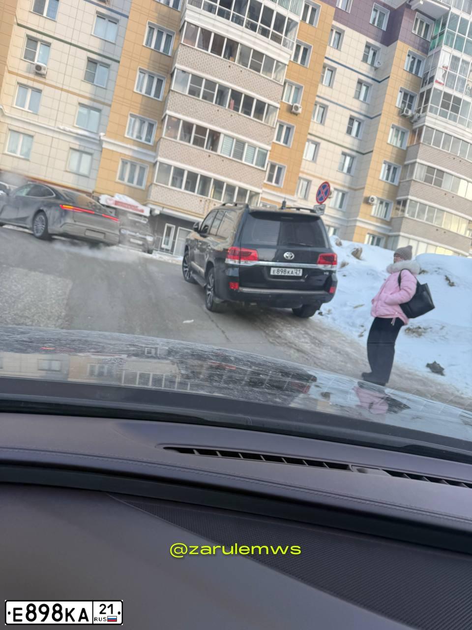 Фото автомобиля TOYOTA LANDCRUISER 200, 2014 — госномер Е898КА21