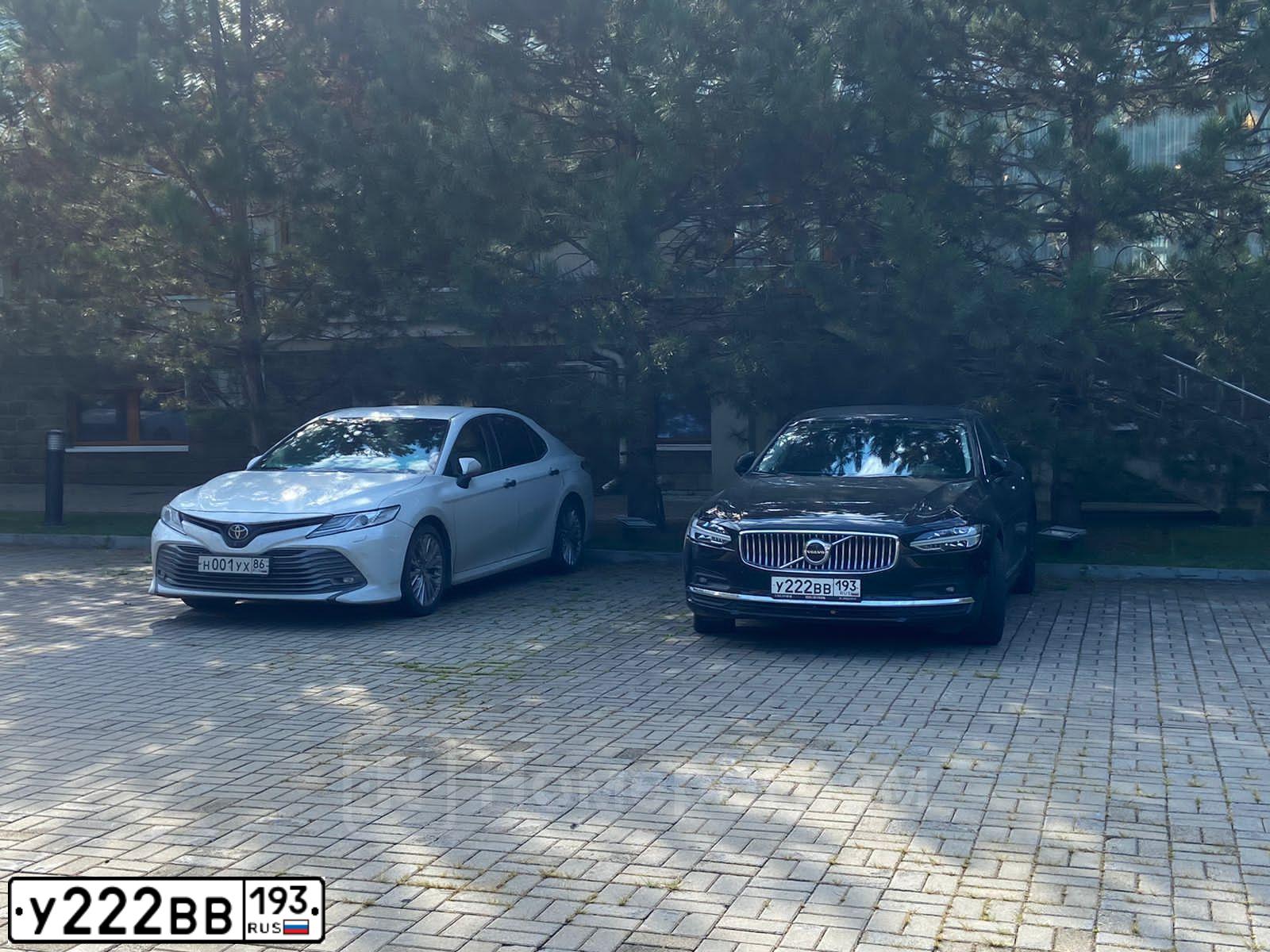 Фото автомобиля VOLVO S 90, 2021 — госномер У222ВВ193. Цвет: ЧЕРНЫЙ