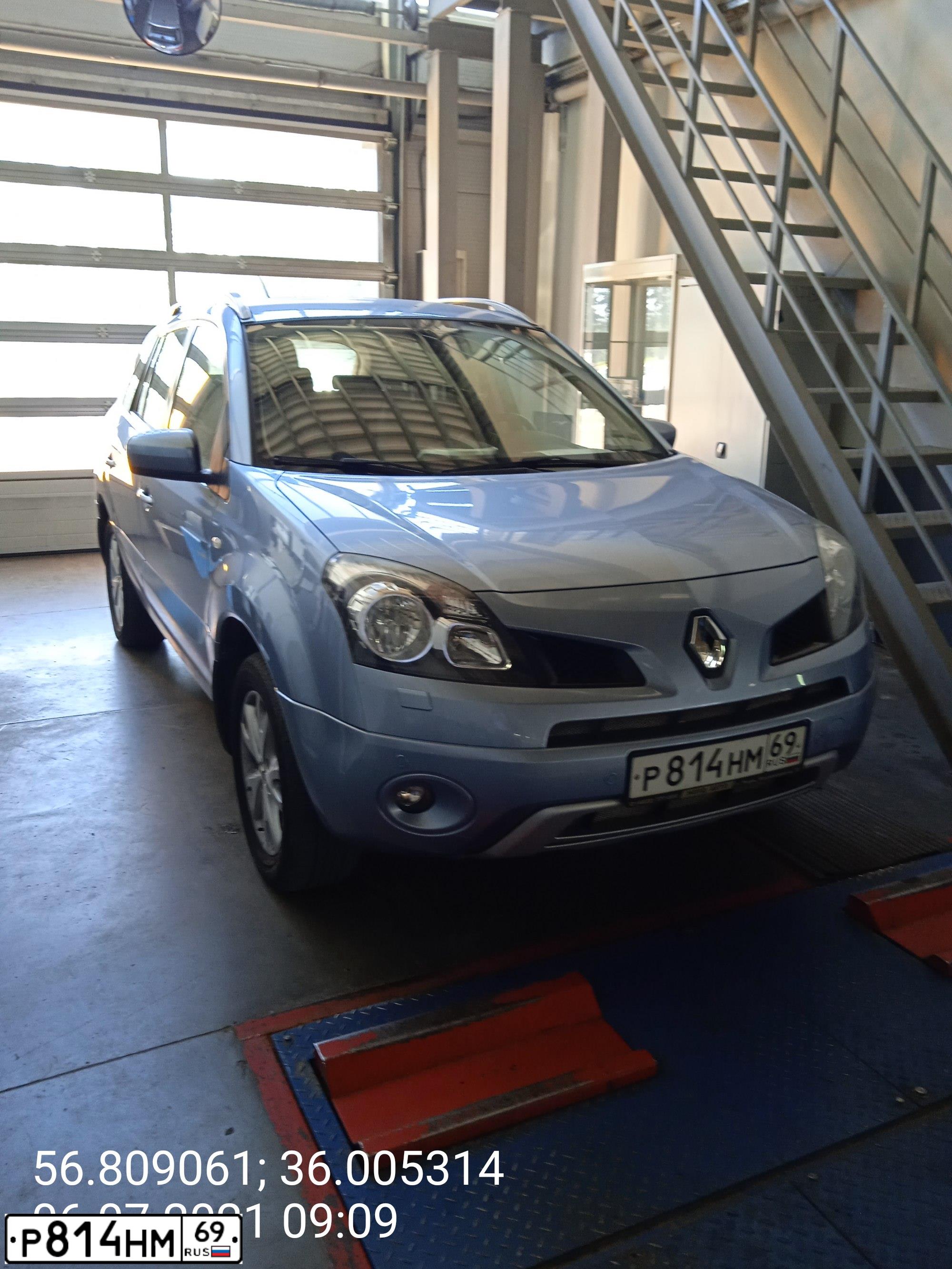 Фото автомобиля RENAULT KOLEOS, 2008 — госномер Т148АС198. Цвет: голубой