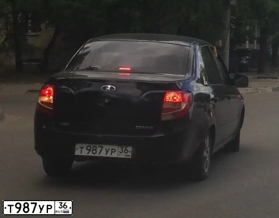 Фото автомобиля LADA 2190 GRANTA, 2012 — госномер Р371МР48. Цвет: Сине-Черный