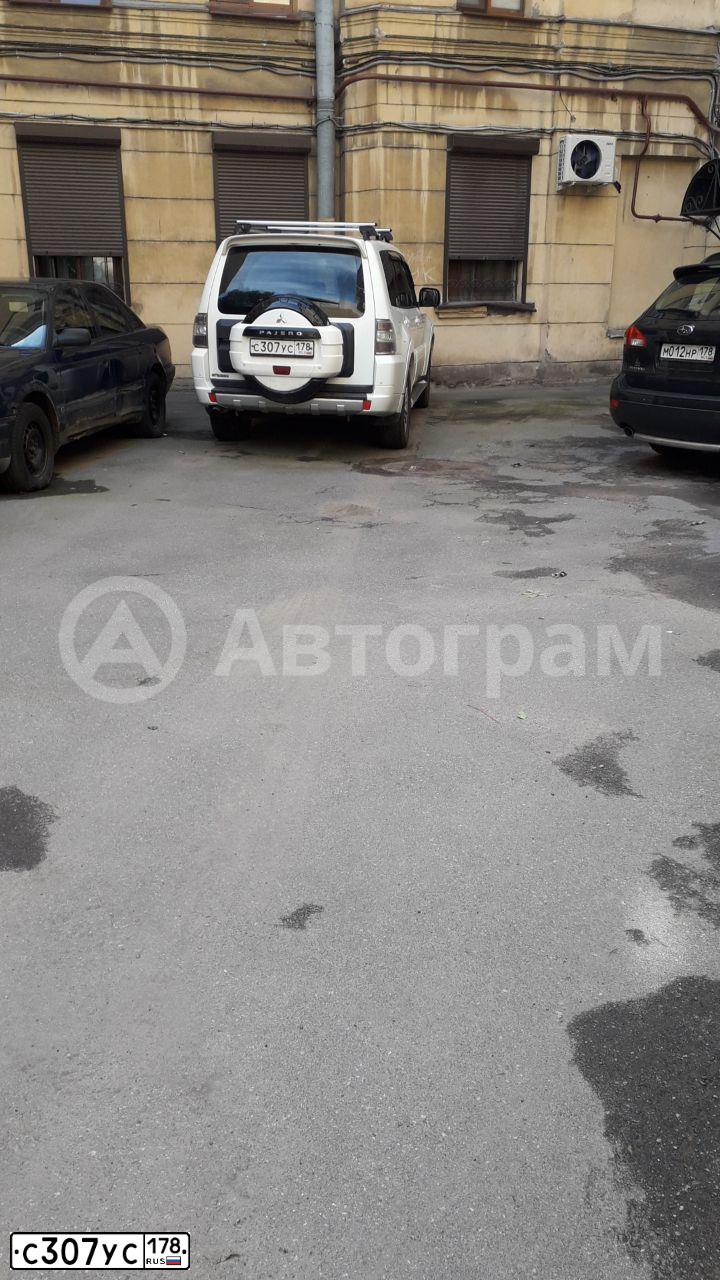 Фото автомобиля MITSUBISHI PAJERO, 2011 — госномер С307УС178. Цвет: БЕЛЫЙ
