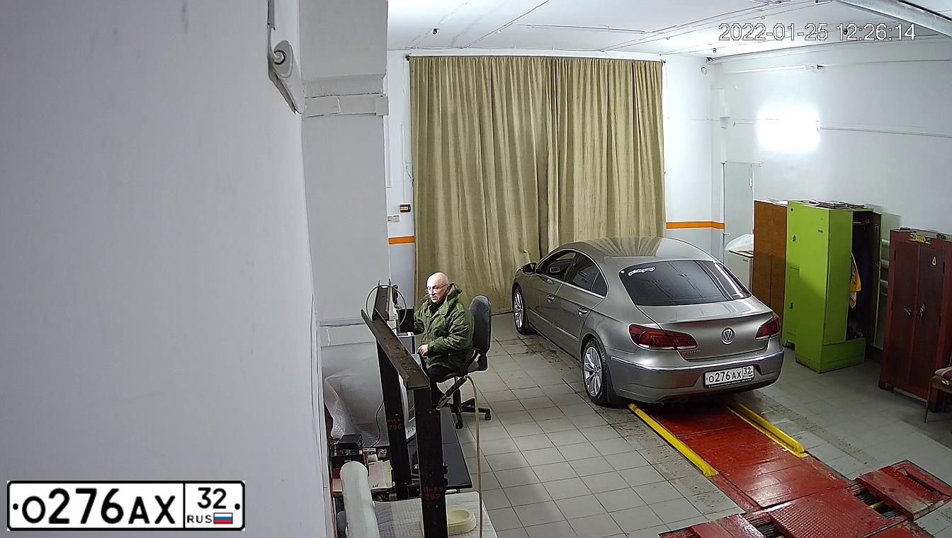 Фото автомобиля VOLKSWAGEN CC, 2014 — госномер О276АХ32. Цвет: БЕЖЕВО-СЕРЫЙ