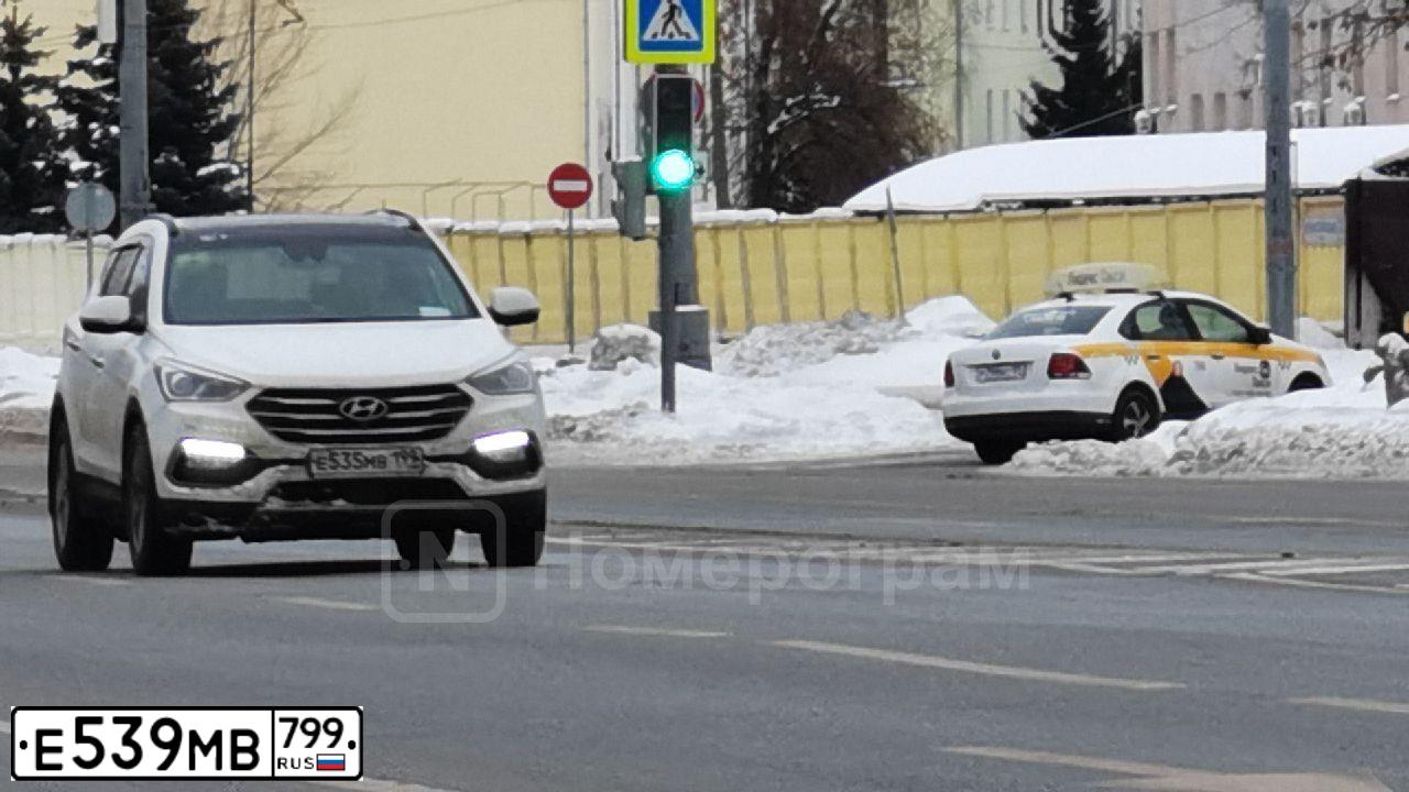 Фото автомобиля HONDA CR-V, 2018 — госномер Е539МВ799. Цвет: ТЕМНО-СИНИЙ