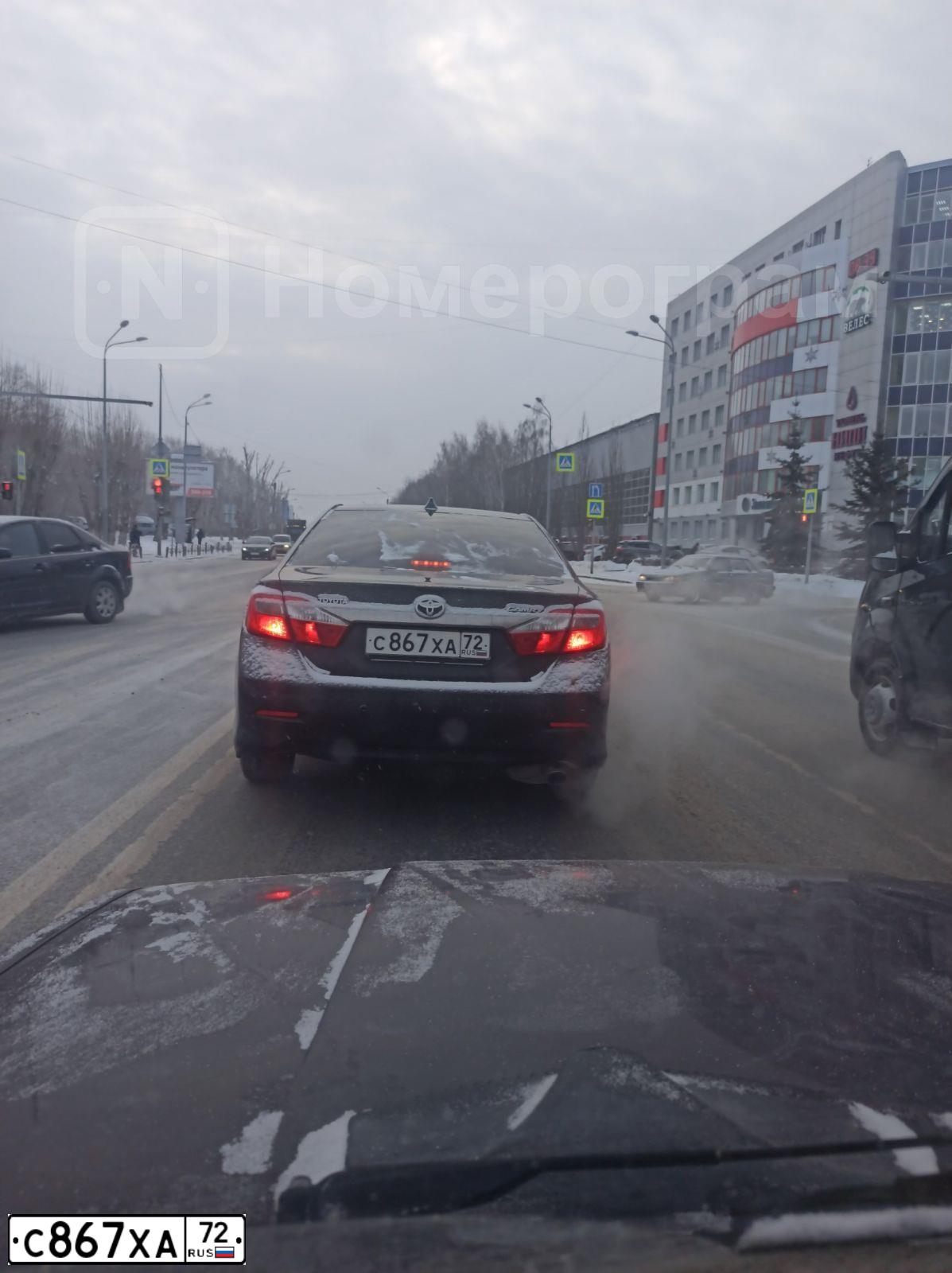 Фото автомобиля TOYOTA CAMRY, 2013 — госномер С867ХА72. Цвет: ЧЕРНЫЙ МЕТАЛЛИК