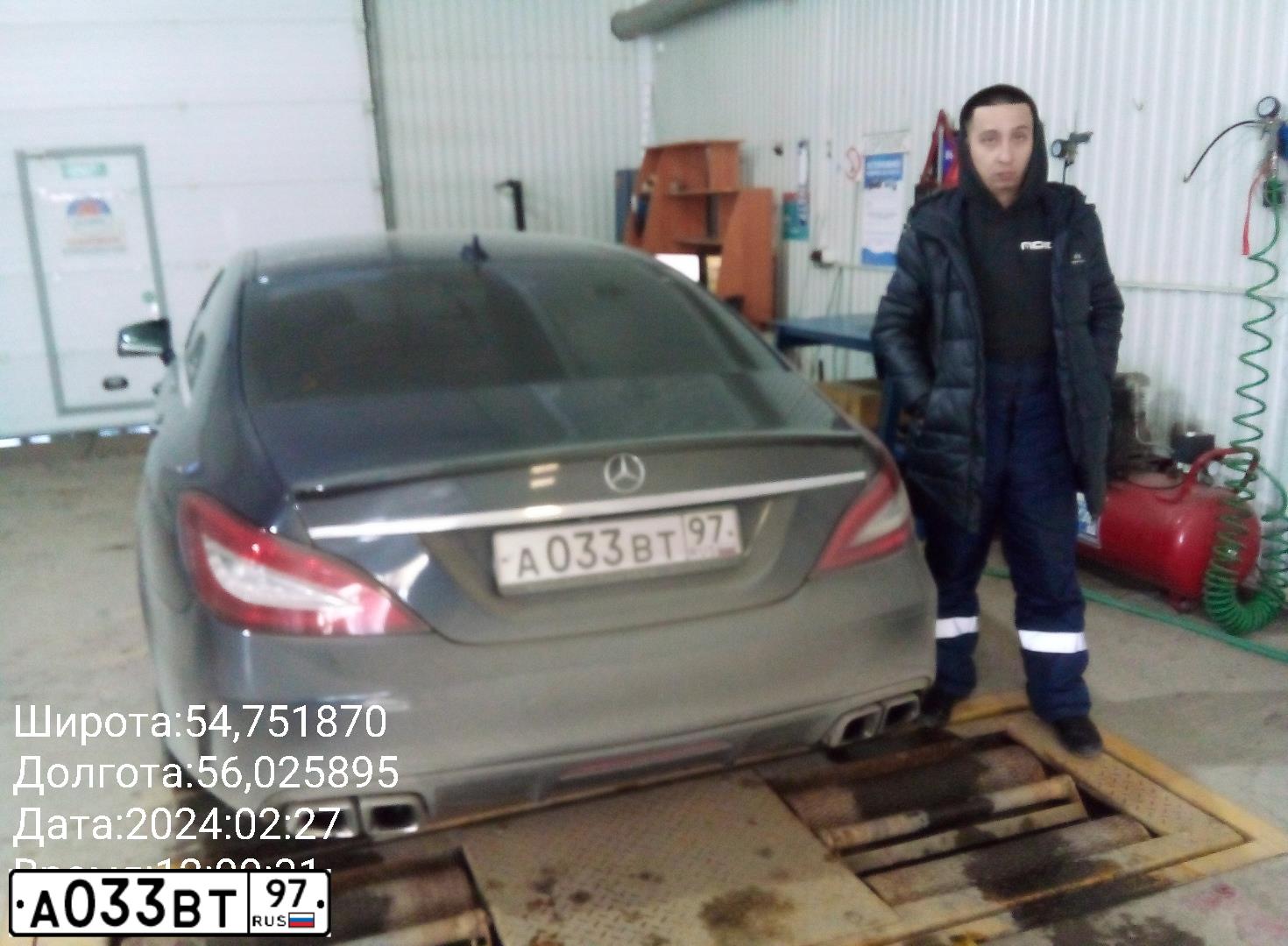 Фото автомобиля MERCEDES E-KLASSE, 1999 — госномер А033ВТ97. Цвет: Серебристый