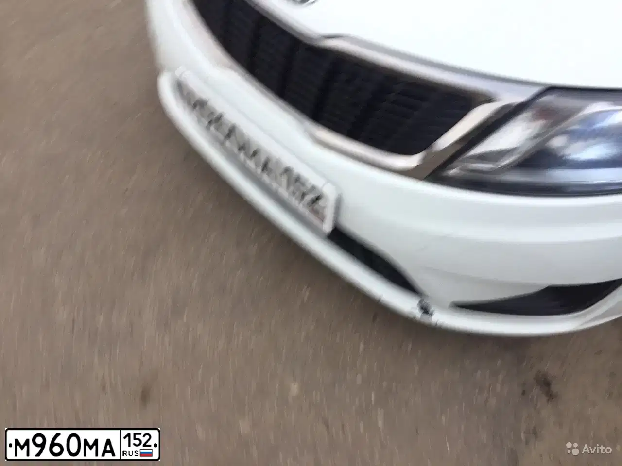 Фото автомобиля KIA RIO, 2013 — госномер М960МА152. Цвет: БЕЛЫЙ