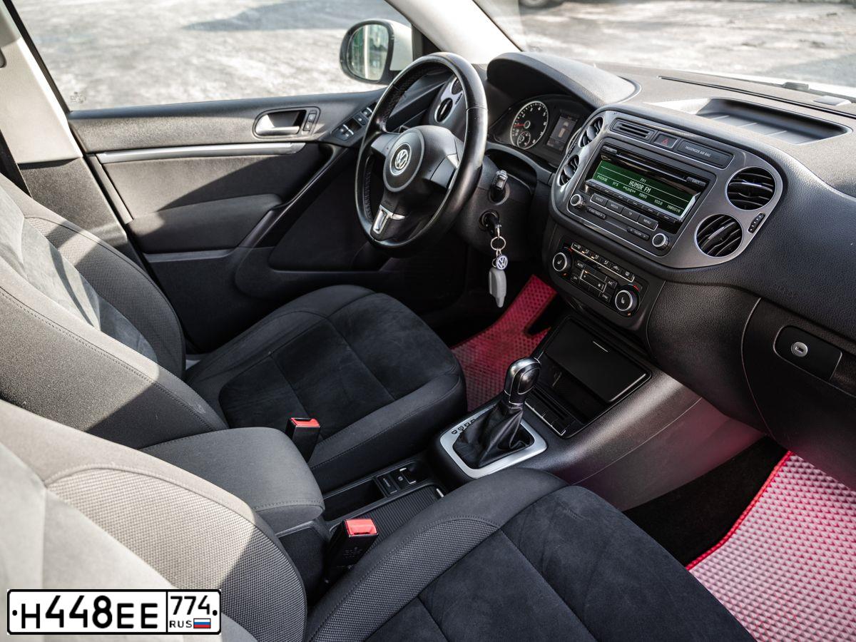 Фото автомобиля VOLKSWAGEN TIGUAN, 2012 — госномер Н448ЕЕ774. Цвет: Белый