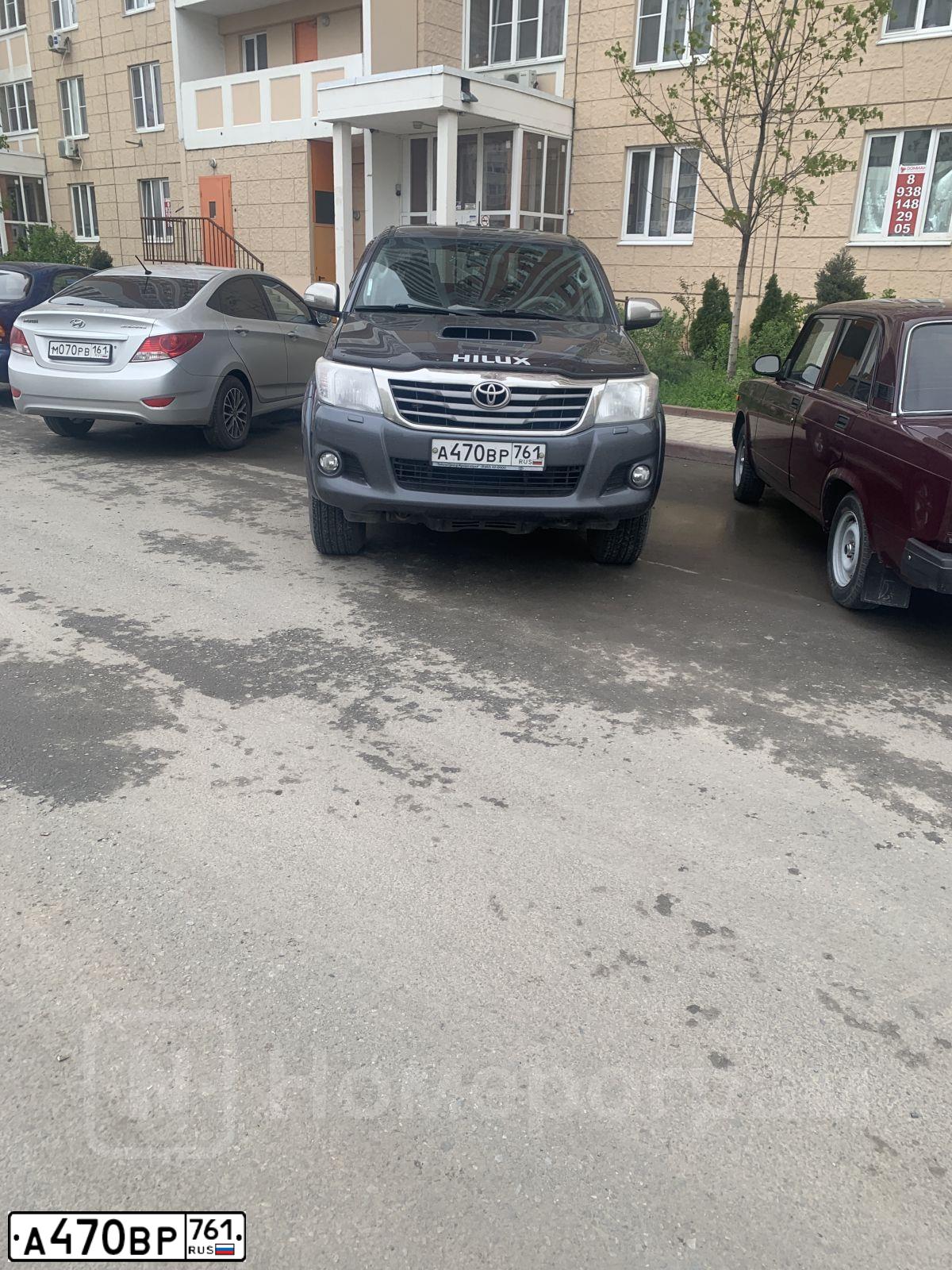 Фото автомобиля TOYOTA HILUX, 2013 — госномер А470ВР761. Цвет: темно-серый