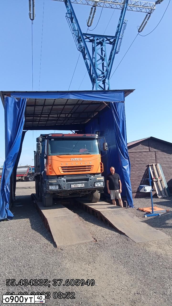Фото автомобиля IVECO EUROTRAKKER/TRAKKER, 2008 — госномер М320СУ197. Цвет: Оранжевый