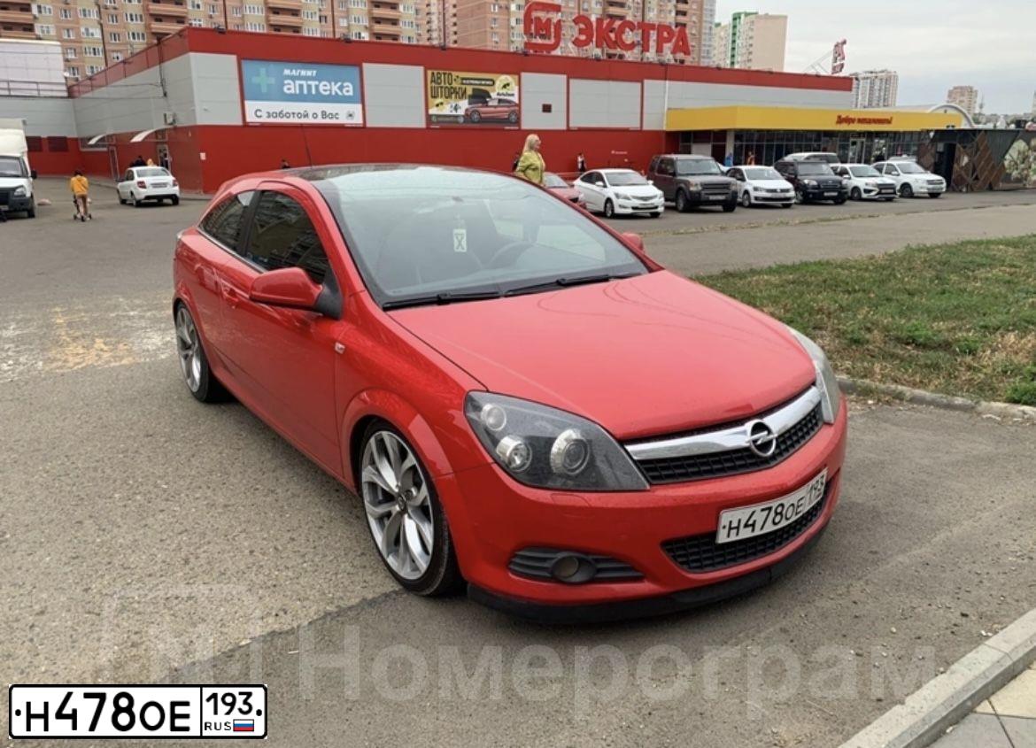 Фото автомобиля OPEL ASTRA, 2010 — госномер Н478ОЕ193. Цвет: Красный